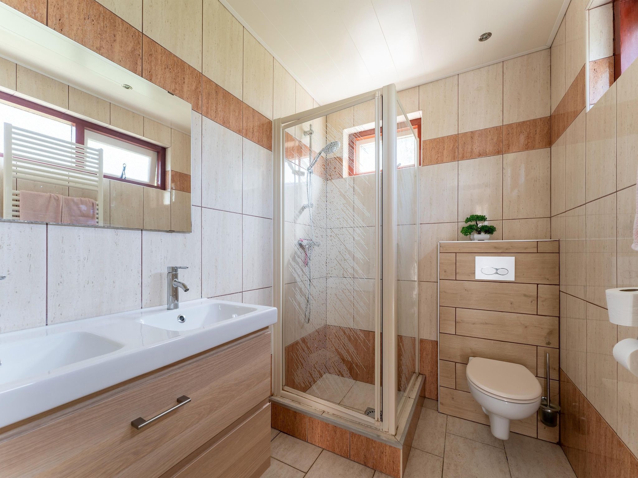 De badkamer van Landingsweg 80 in Baarland