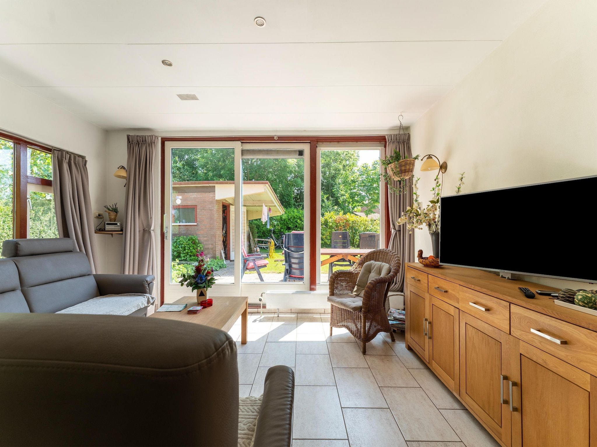 De woonkamer van Landingsweg 80 in Baarland