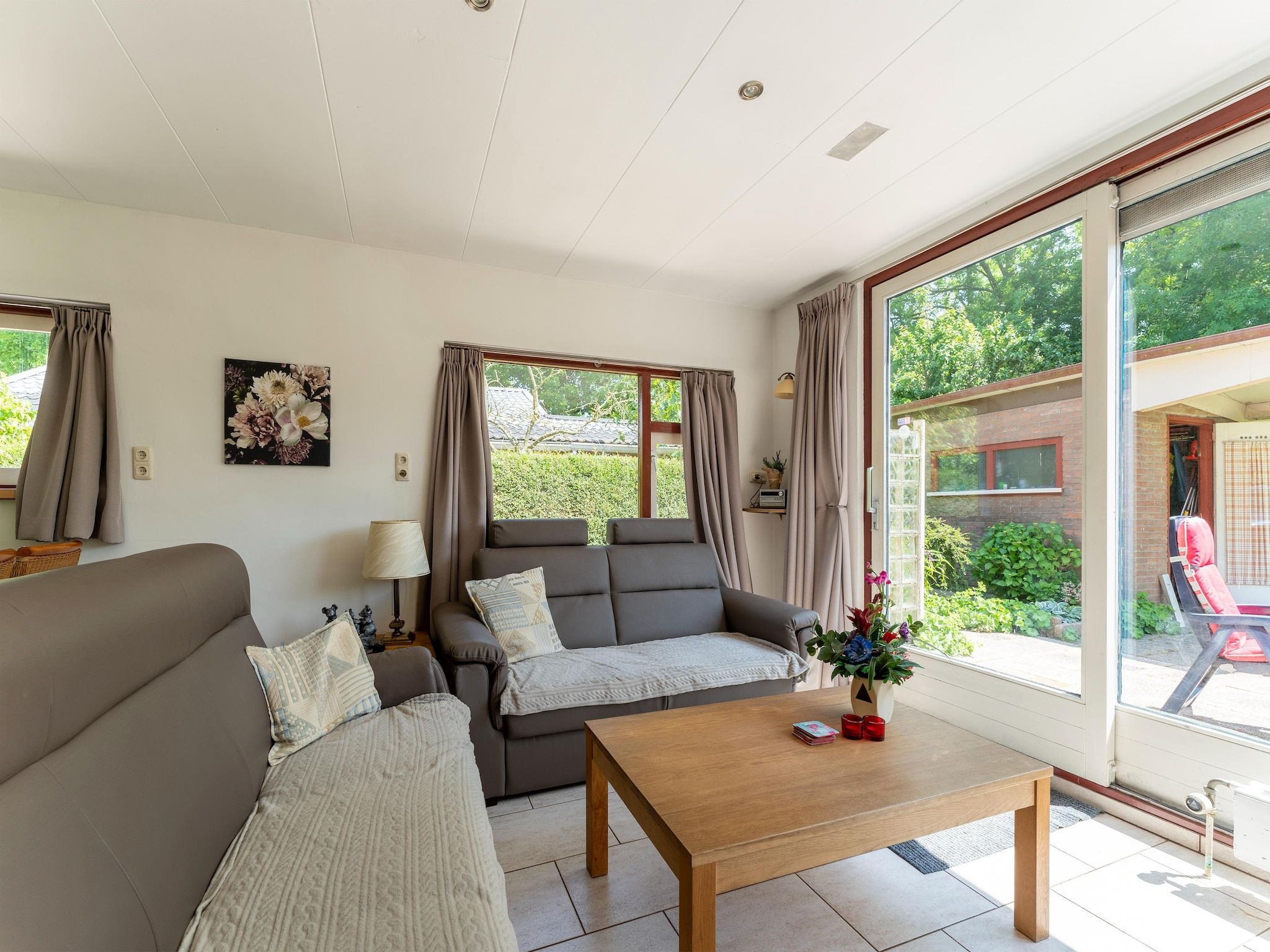 De woonkamer van Landingsweg 80 in Baarland