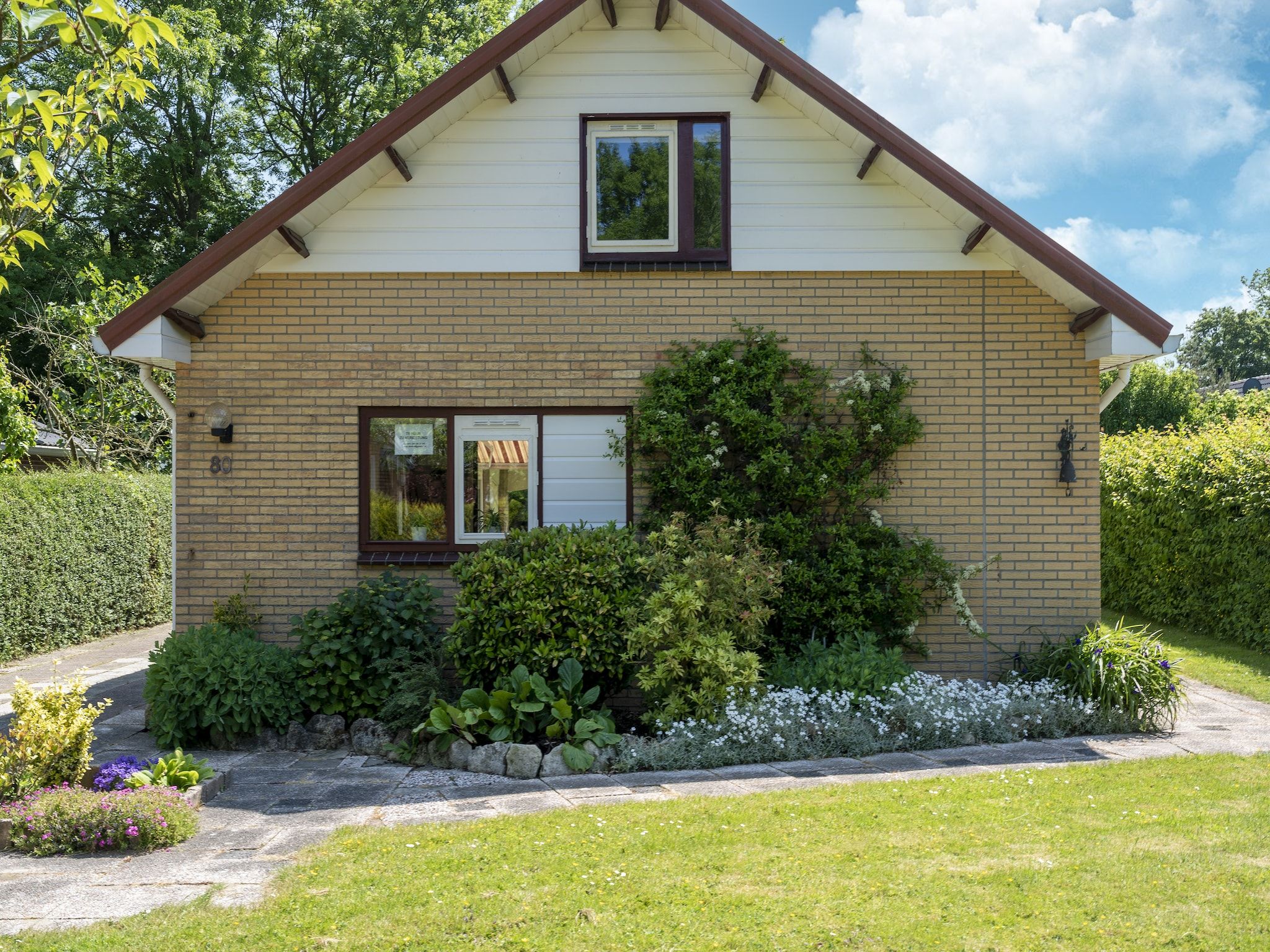 De buitenkant van Landingsweg 80 in Baarland