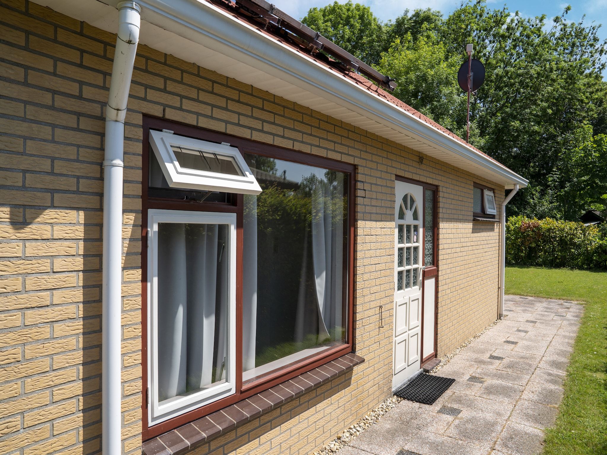 De buitenkant van Landingsweg 80 in Baarland