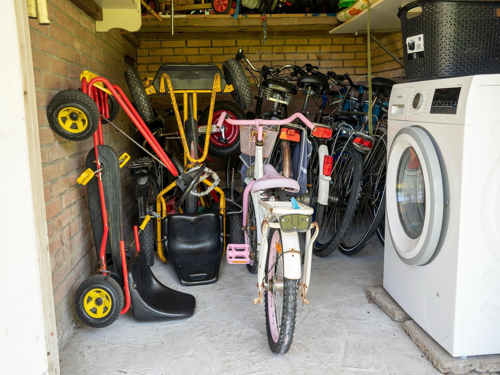 Voorzieningen bij Landingsweg 80 in Baarland