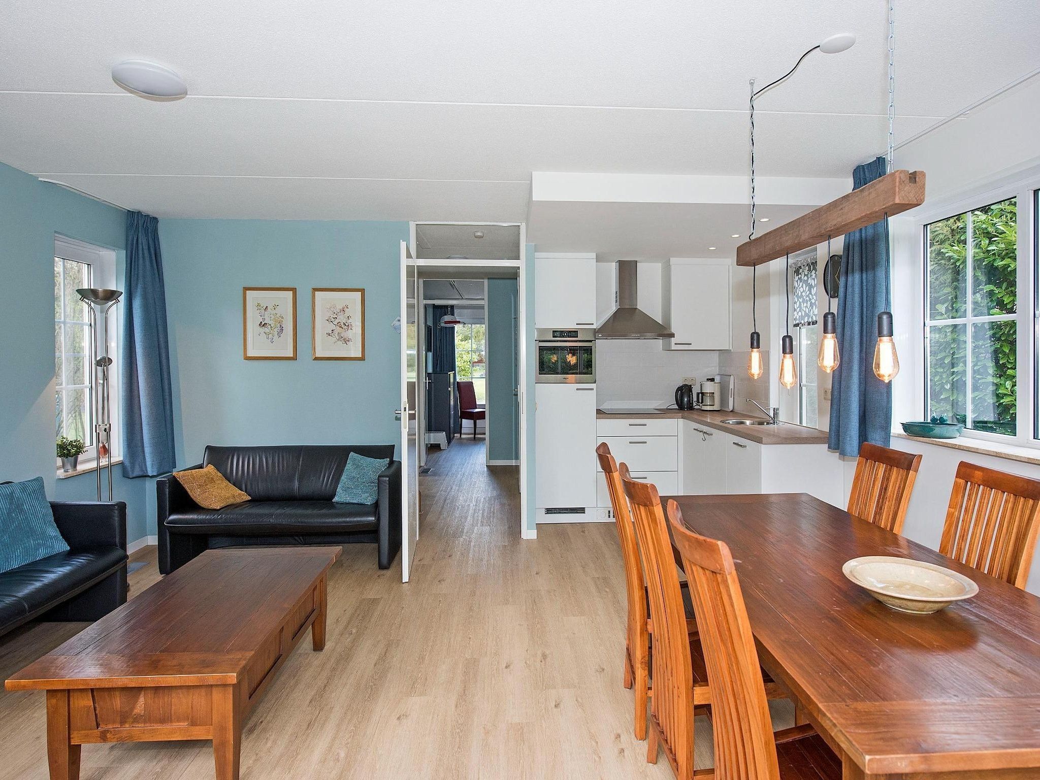 De eetkamer van Vakantiepark Hellendoorn 4 in Hellendoorn