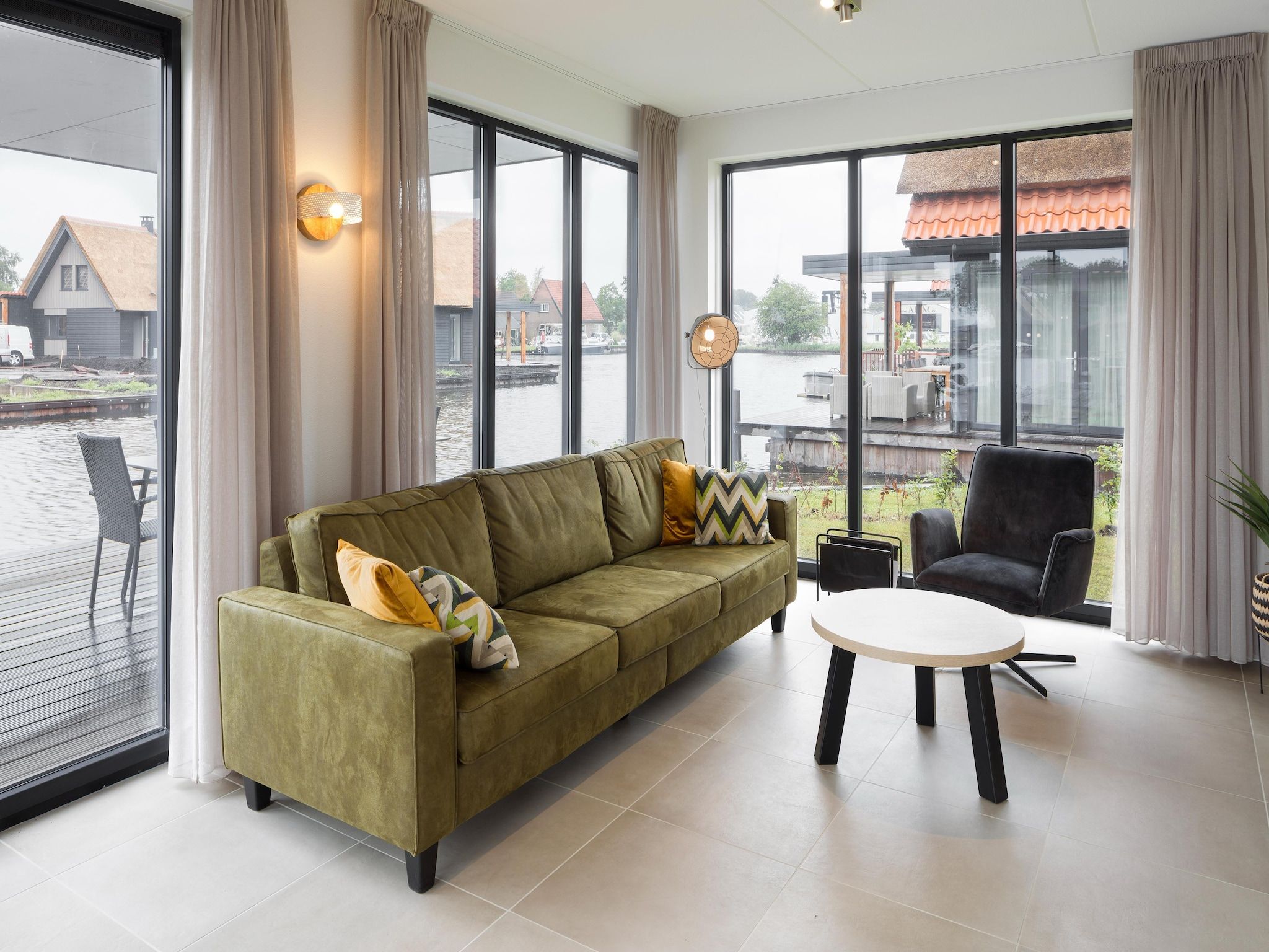 De woonkamer van Waterstaete Ossenzijl 4 in Ossenzijl