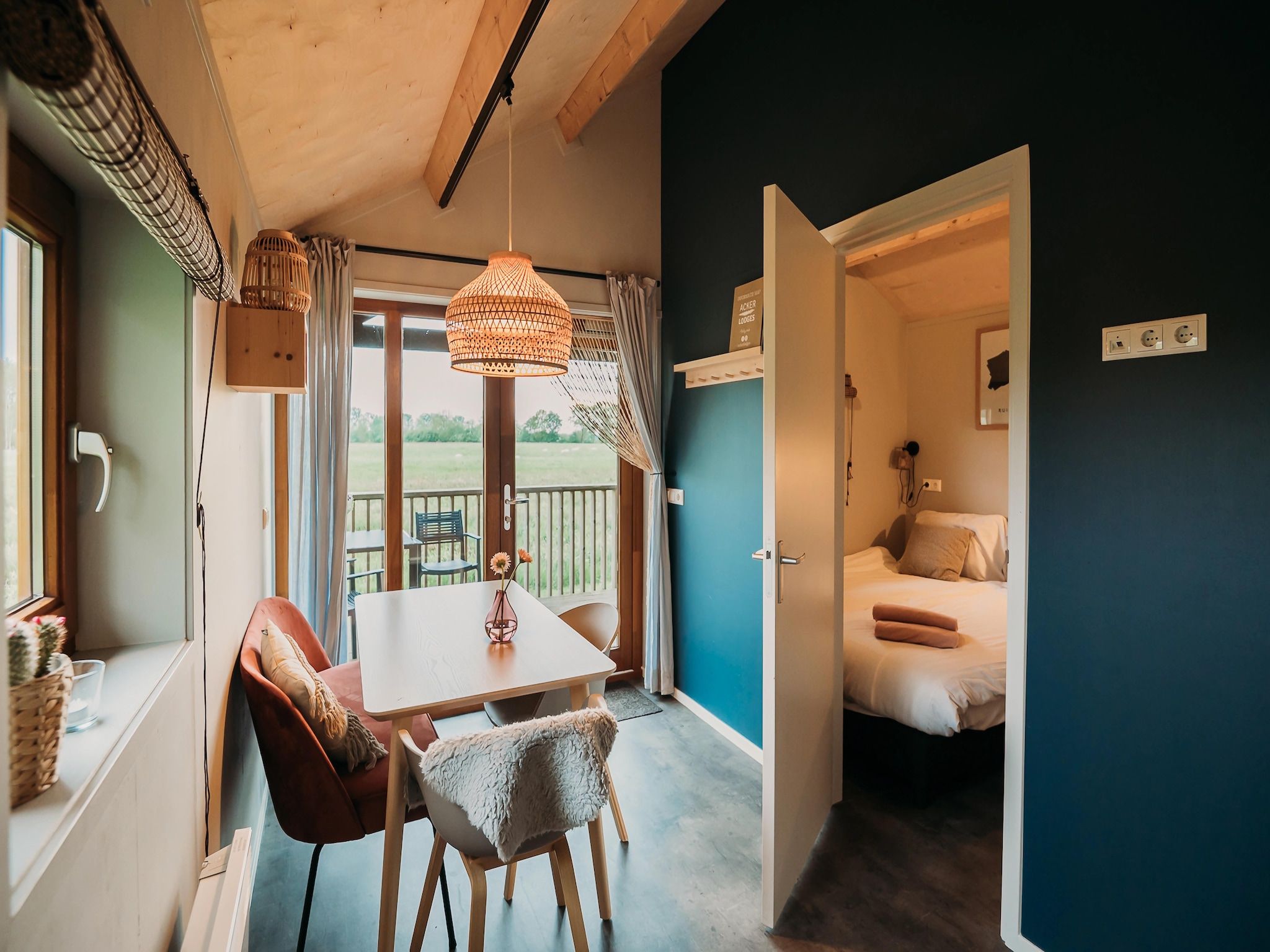 De woonkamer van Acker Lodges 4 in Ruinerwold