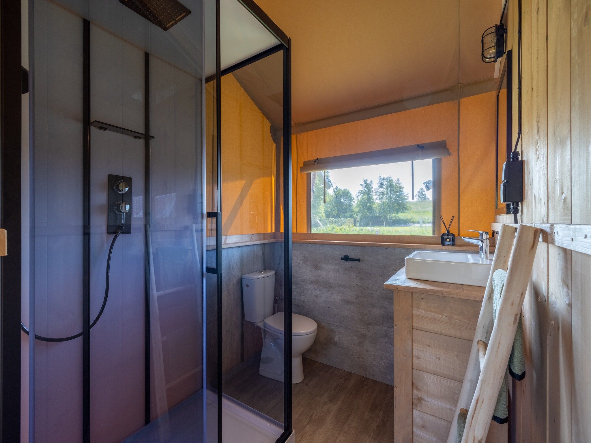 De badkamer van Villavakantiepark IJsselhof 11 in Andijk
