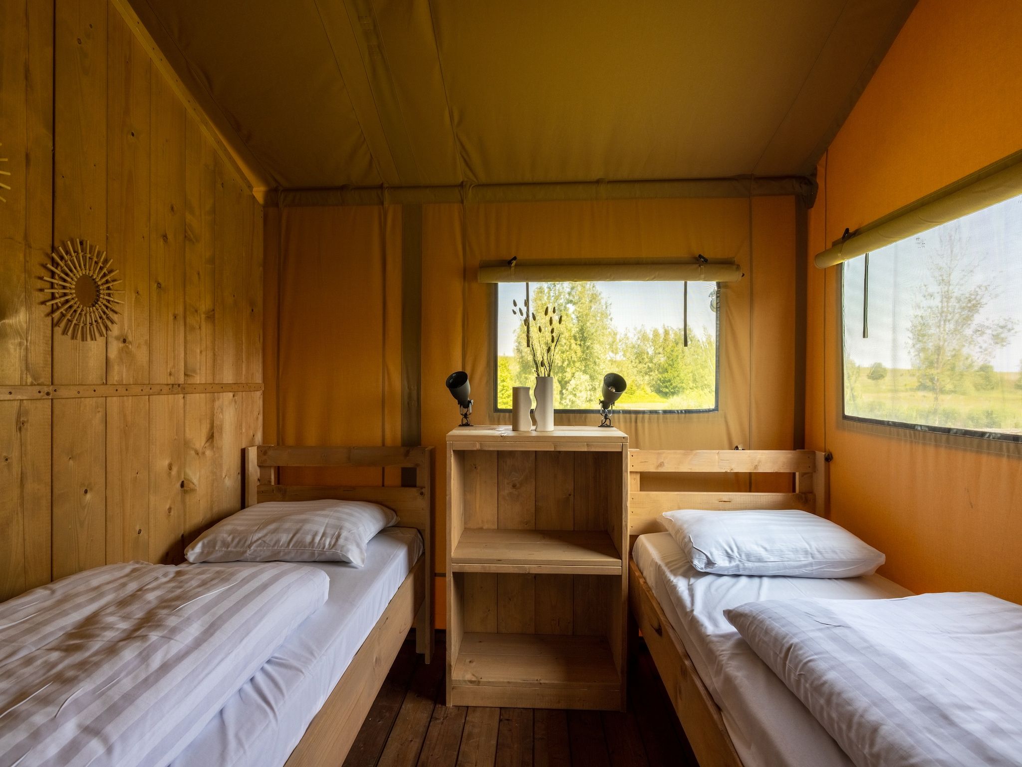 Een slaapkamer van Villavakantiepark IJsselhof 11 in Andijk
