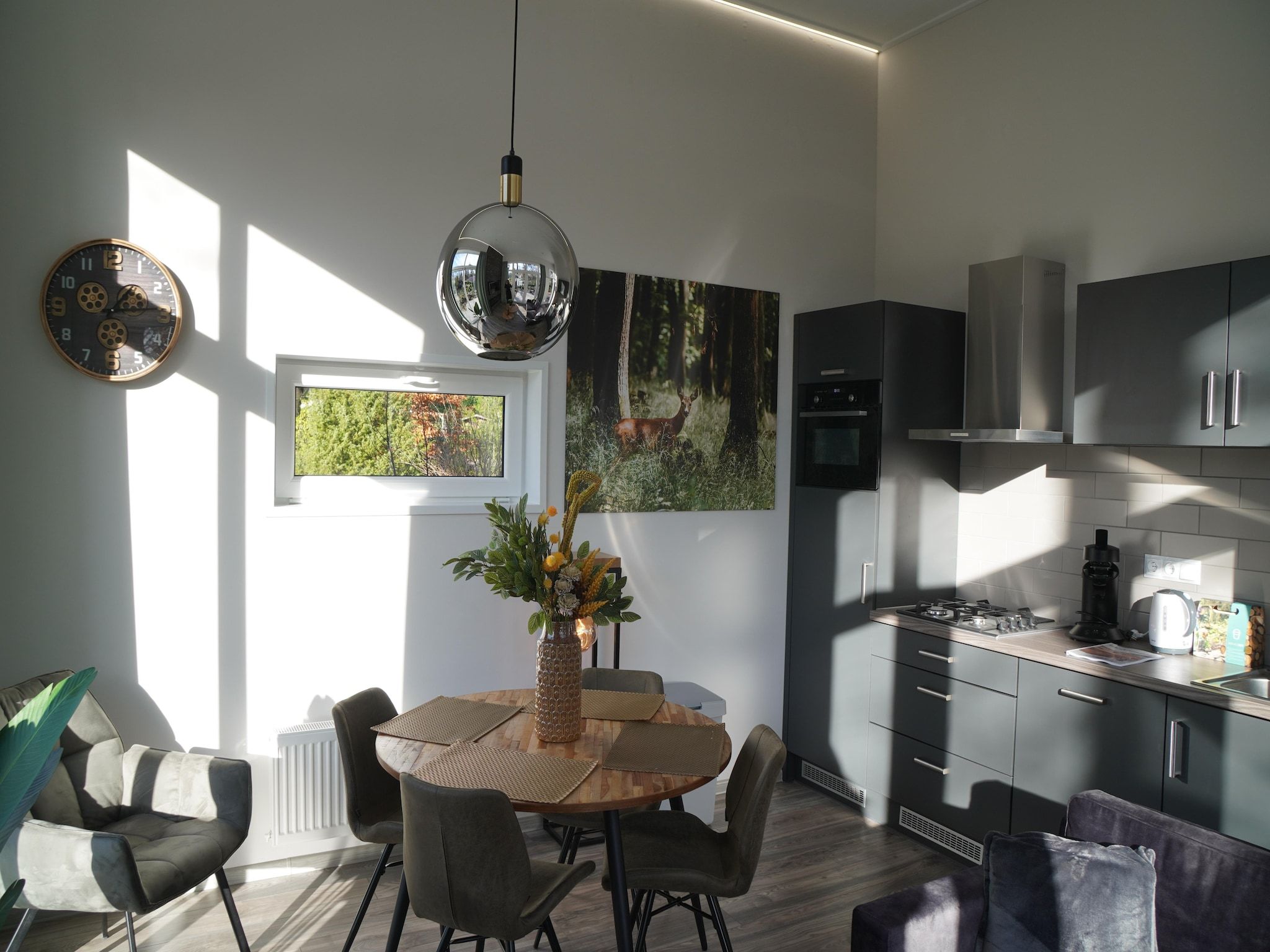 De woonkamer van Vakantiepark De Rimboe & De Woeste Hoogte 41 in Hoenderloo