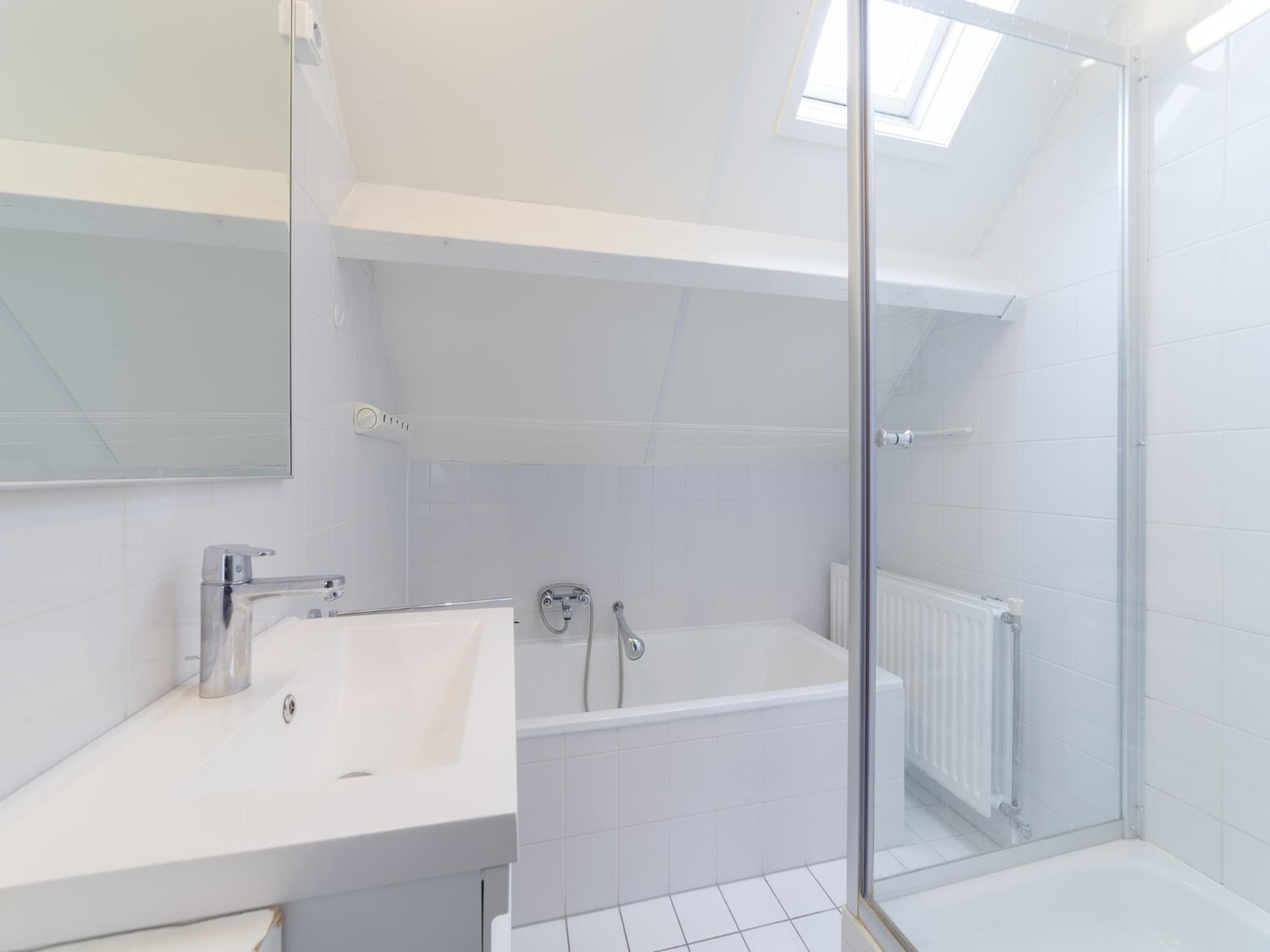 De badkamer van Villapark De Oesterbaai 6 in Wemeldinge