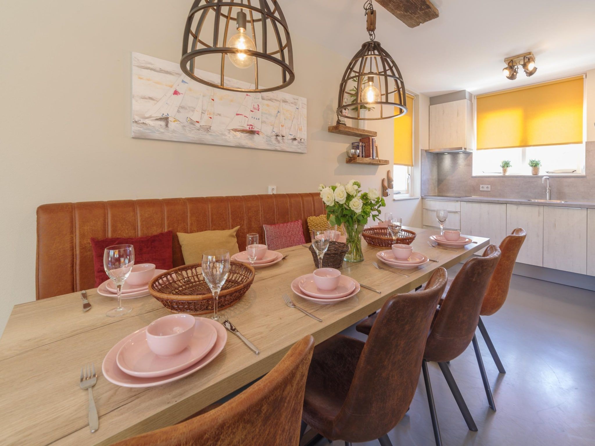 De eetkamer van Villapark De Oesterbaai 74 in Wemeldinge