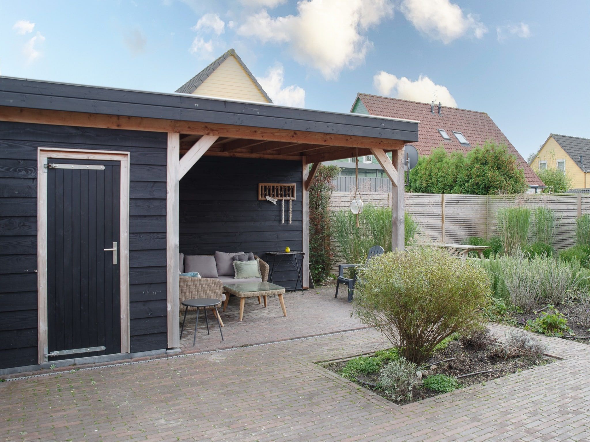 De tuin van Villapark De Oesterbaai 5 in Wemeldinge