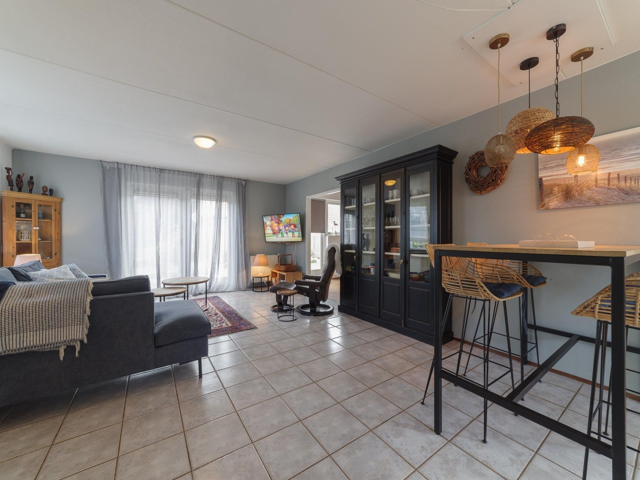 De woonkamer van Villapark De Oesterbaai 5 in Wemeldinge