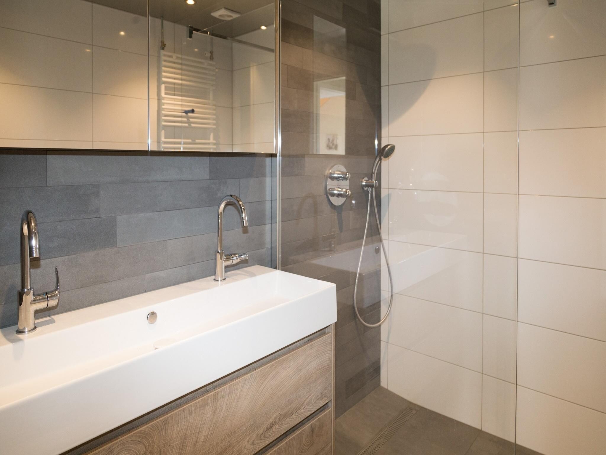 De badkamer van Kustwoning Baarland in Zeeland in Baarland