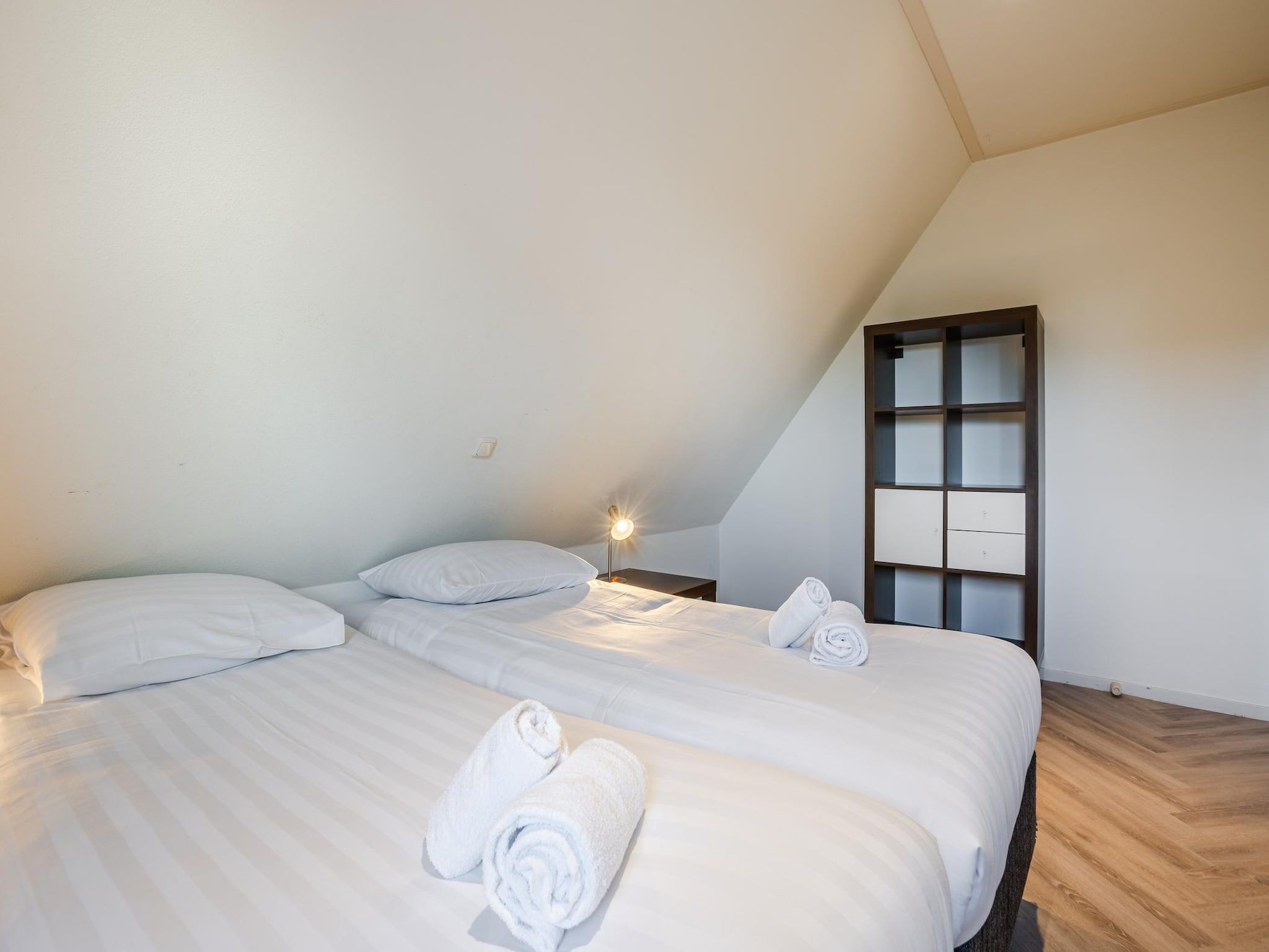 Een slaapkamer van Boomhiemke Engelsmanduinvilla 6 in Hollum