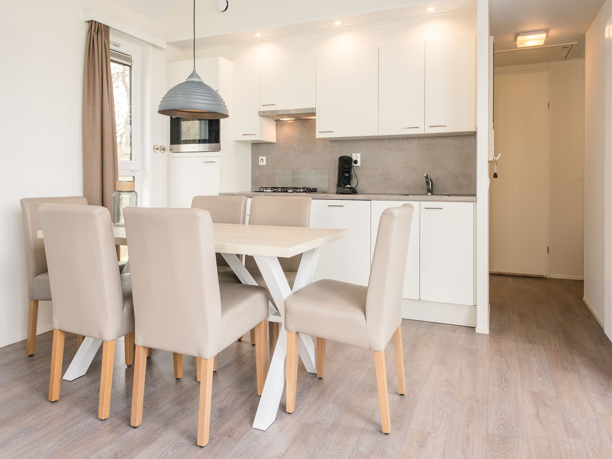 De keuken van Vakantiepark Boomhiemke 19 in Hollum