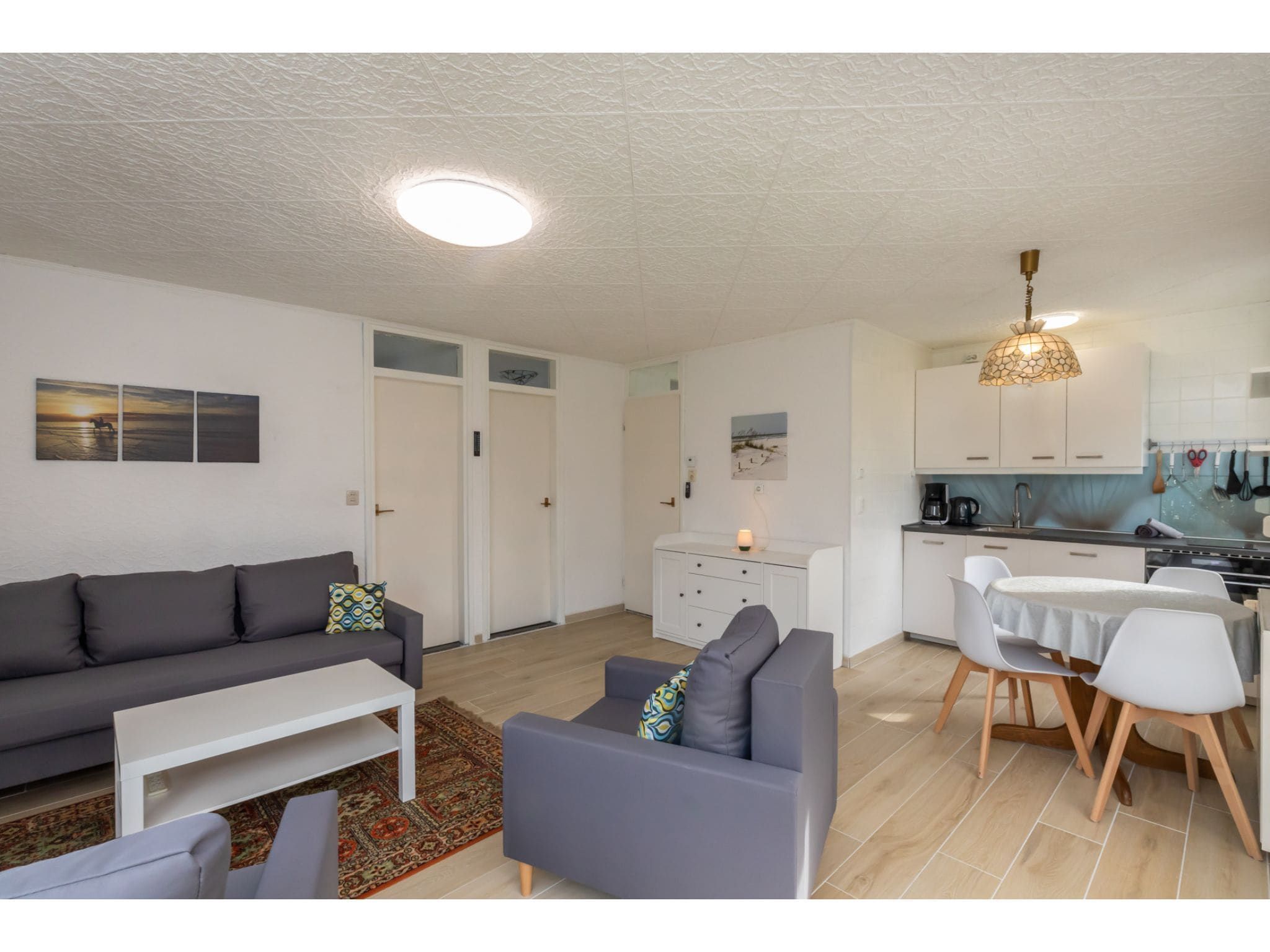 De woonkamer van Koekoesbloemwei 90 in Kortgene