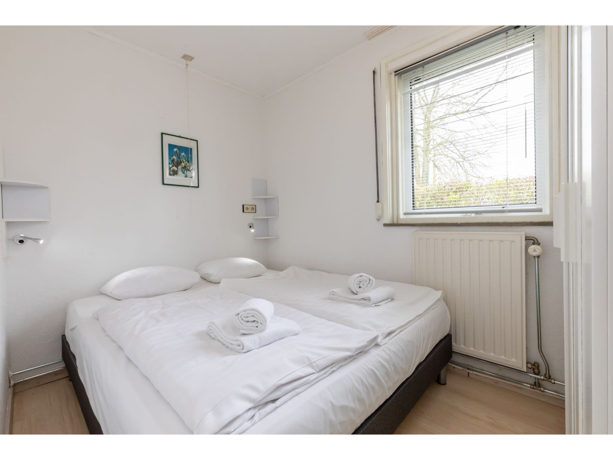 Een slaapkamer van Koekoesbloemwei 90 in Kortgene