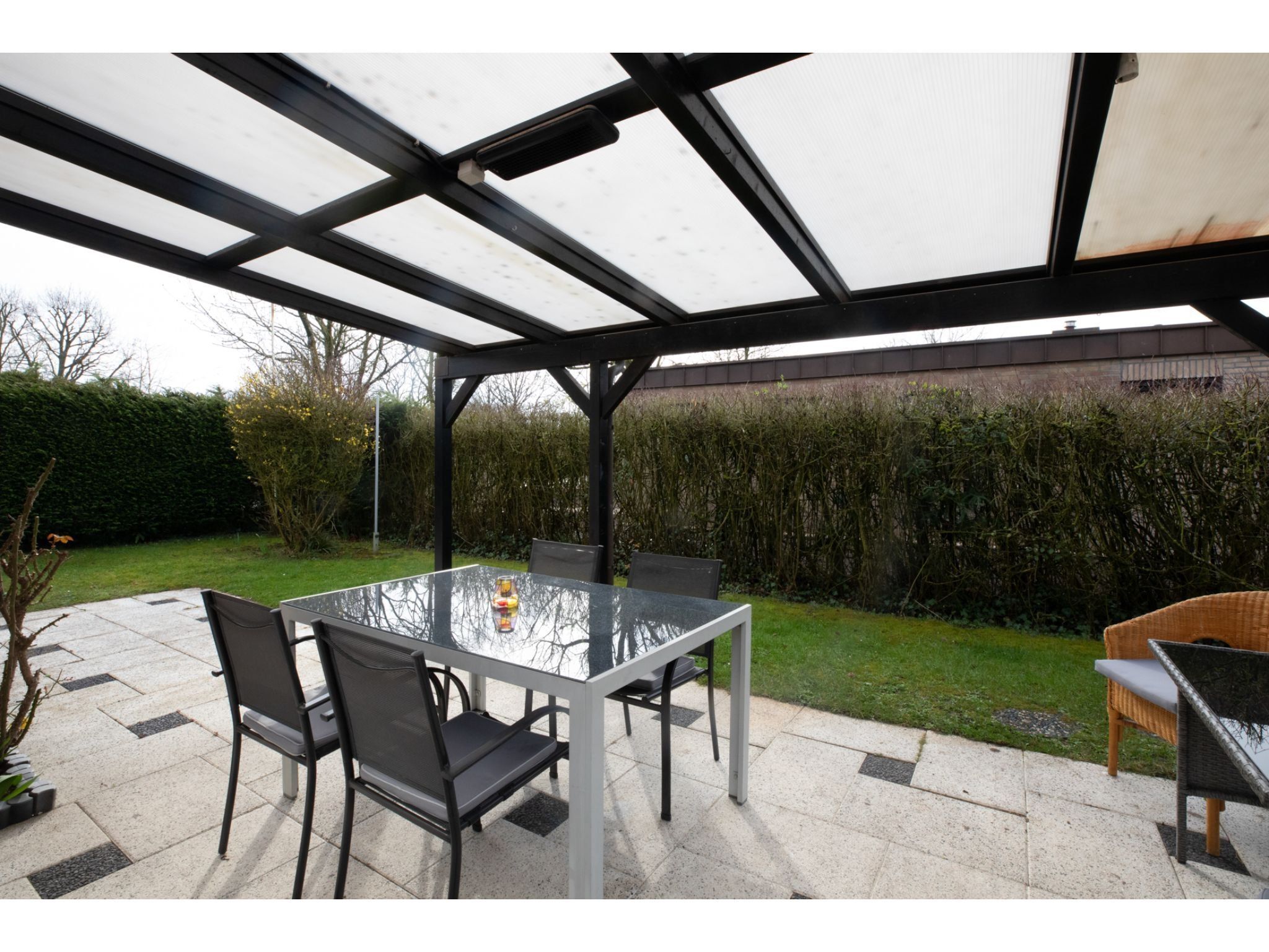 Het terras van Koekoesbloemwei 90 in Kortgene