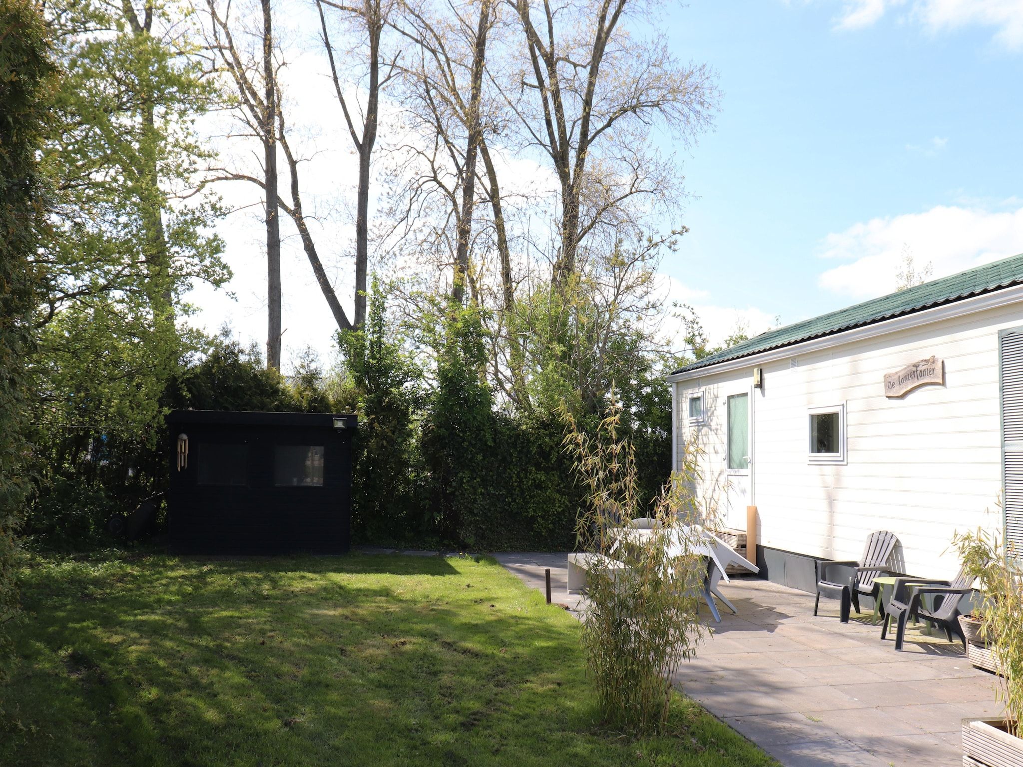 De tuin van De Lanterfanter in Grou