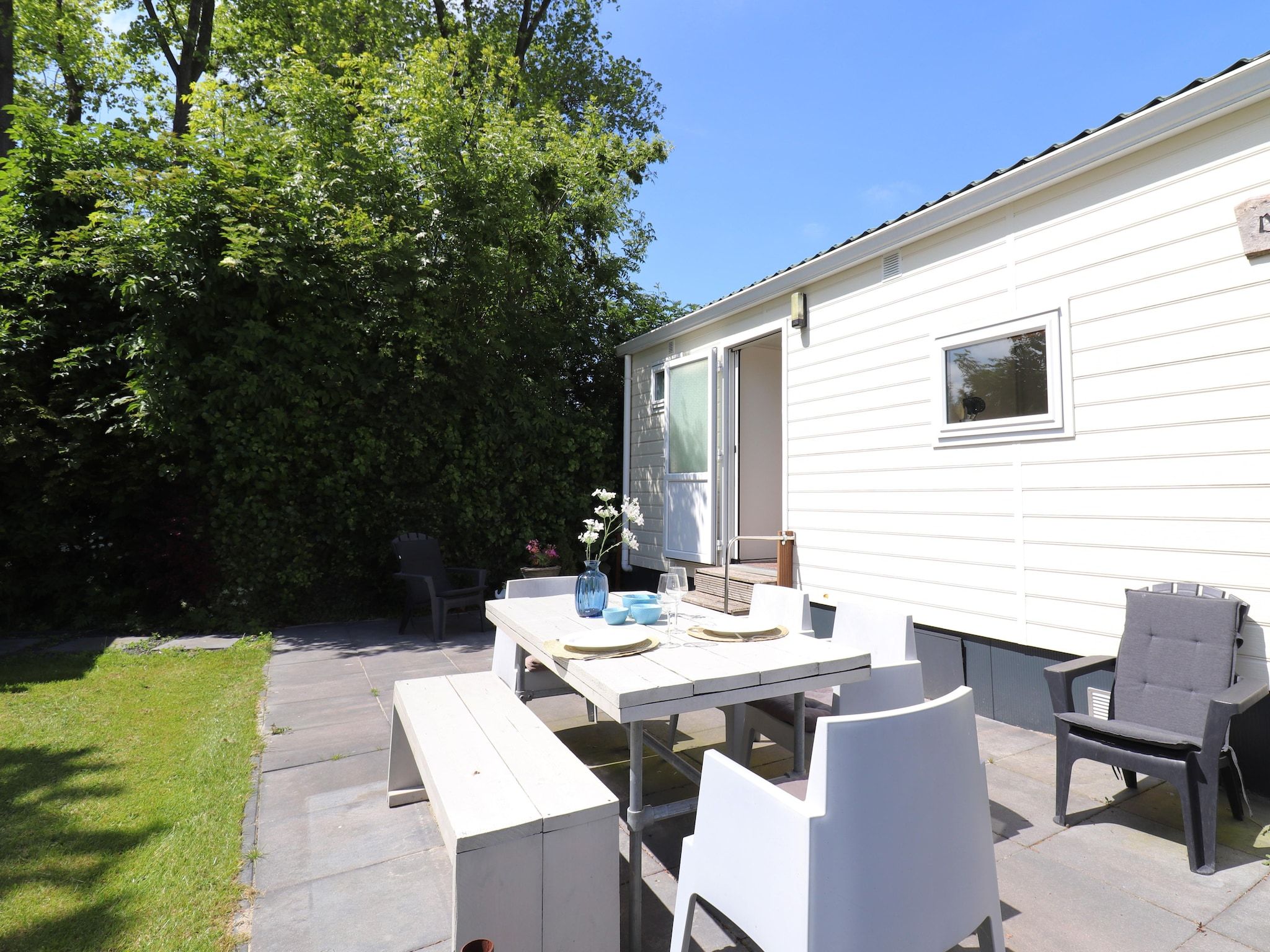 De tuin van De Lanterfanter in Grou