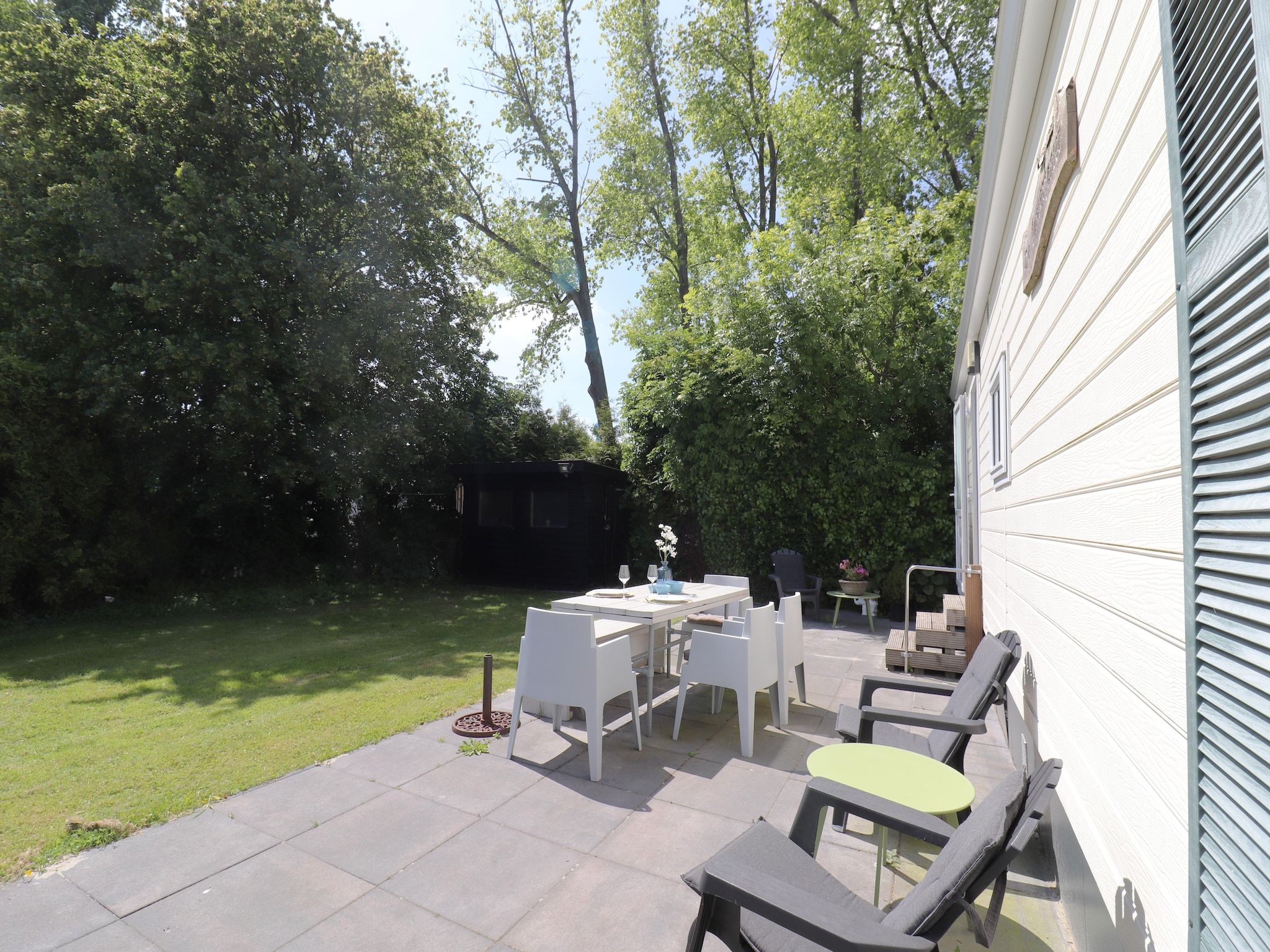 De tuin van De Lanterfanter in Grou