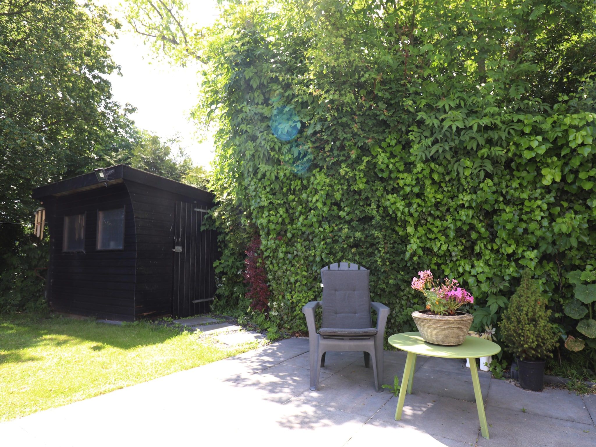 De tuin van De Lanterfanter in Grou