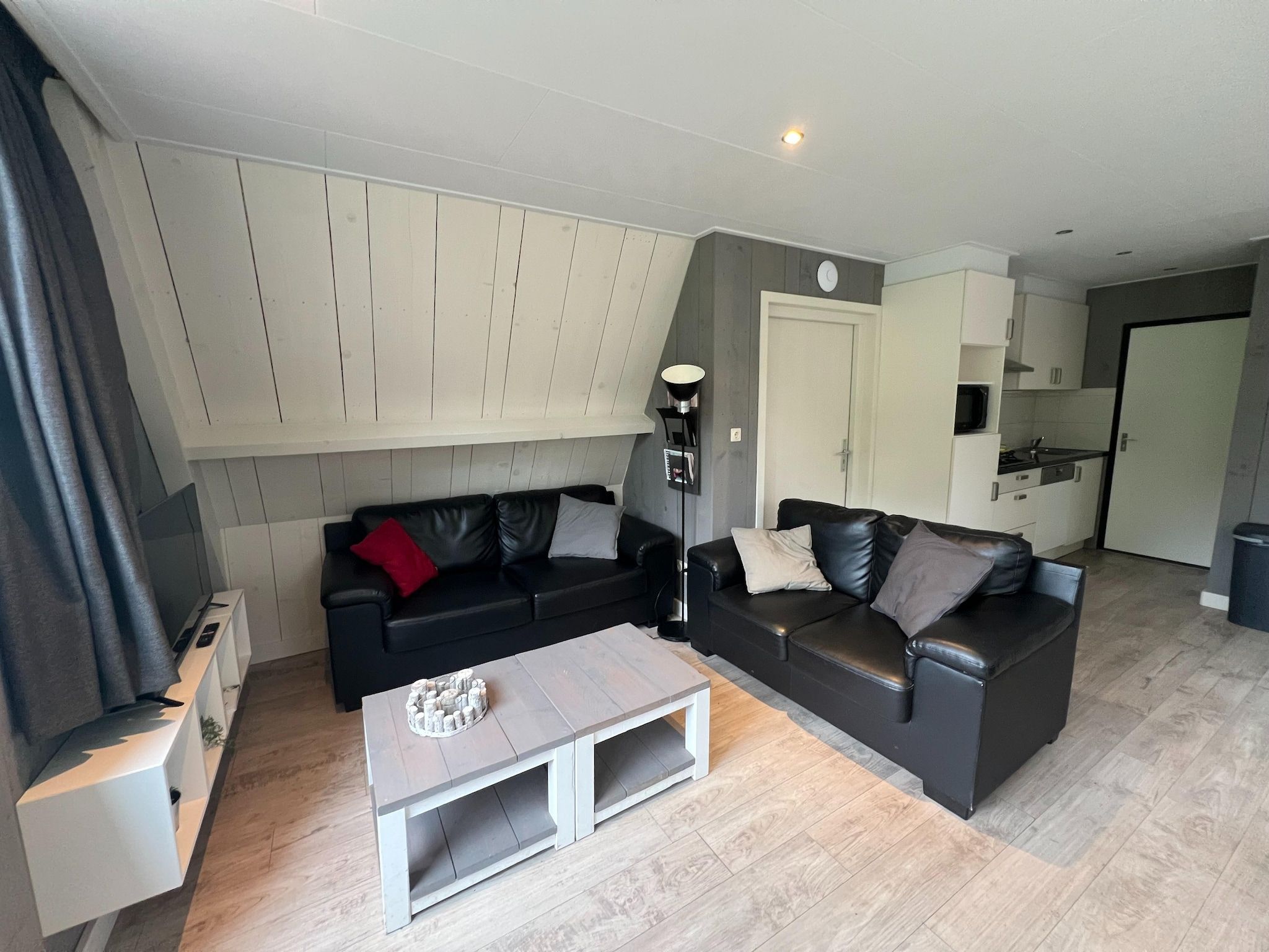 De woonkamer van Combi bungalow Vosseven 84 & 85 in Stramproy