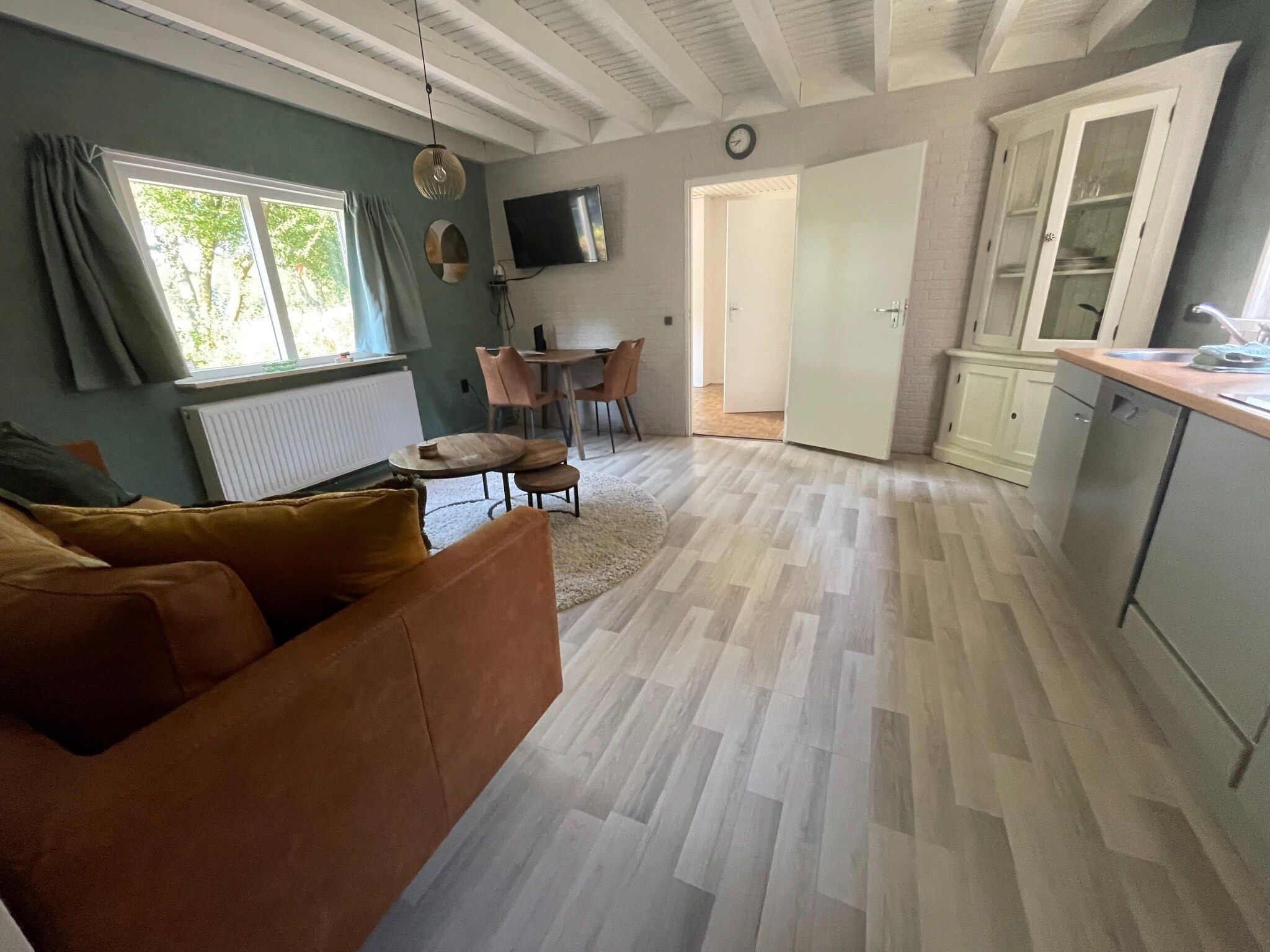 De eetkamer van Elperhof Schoonloo 16B in Schoonloo