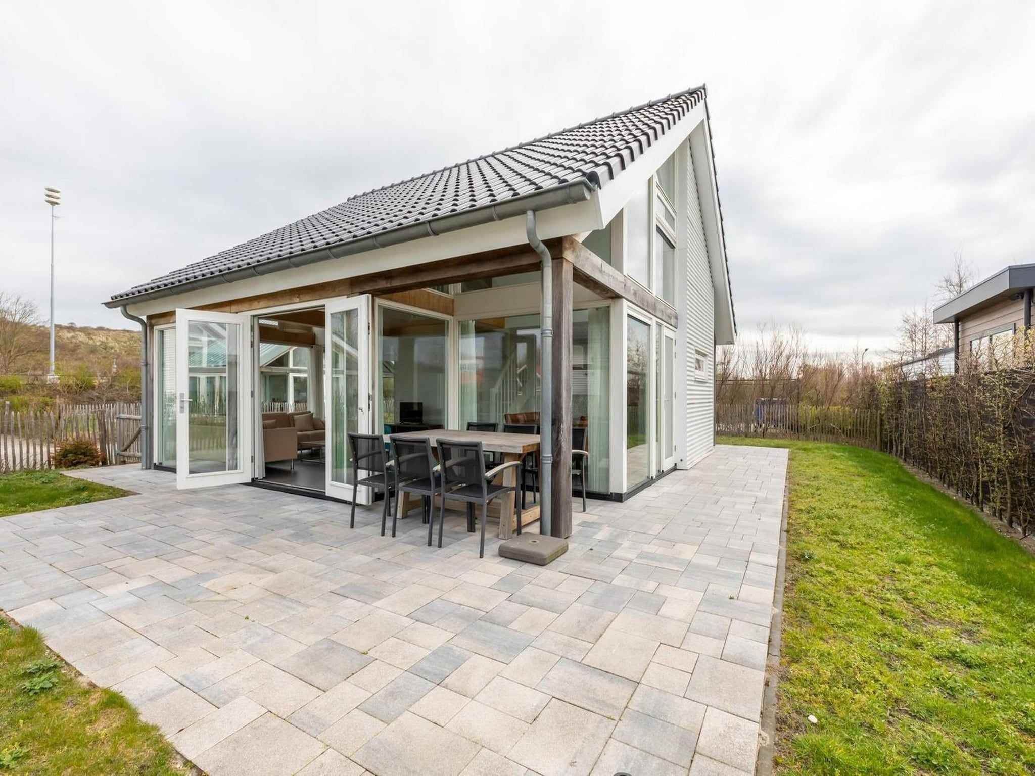 Het terras van Strandvilla 30 in Renesse