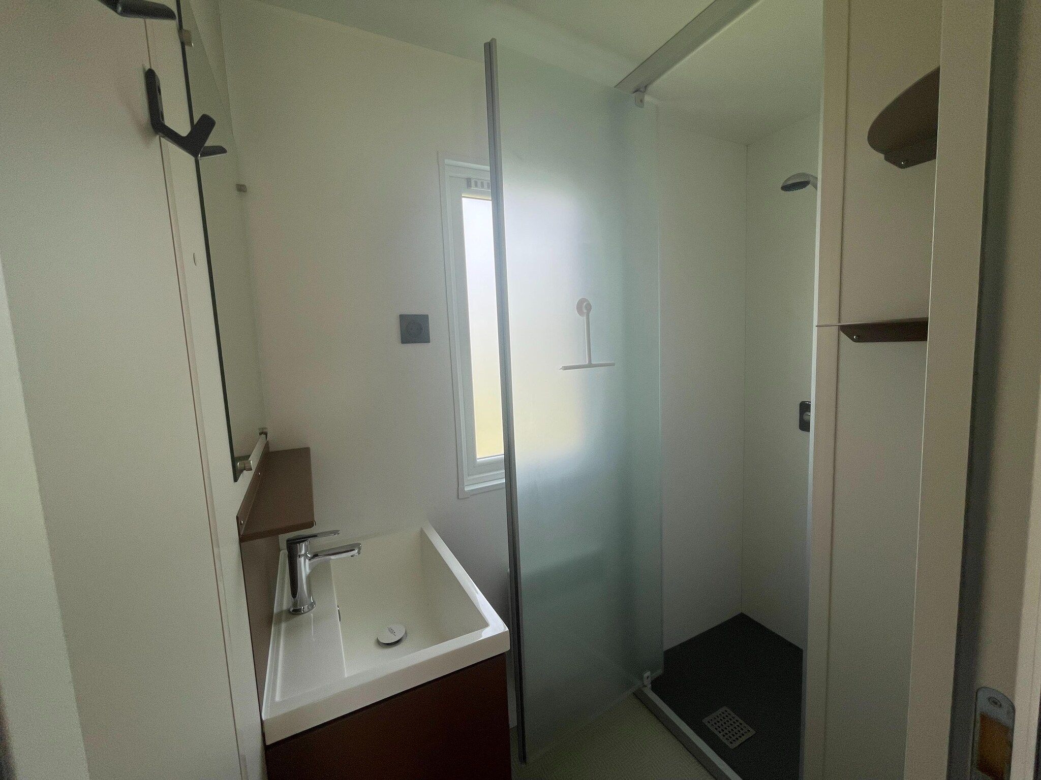 De badkamer van Elperhof Veldlodge in Schoonloo