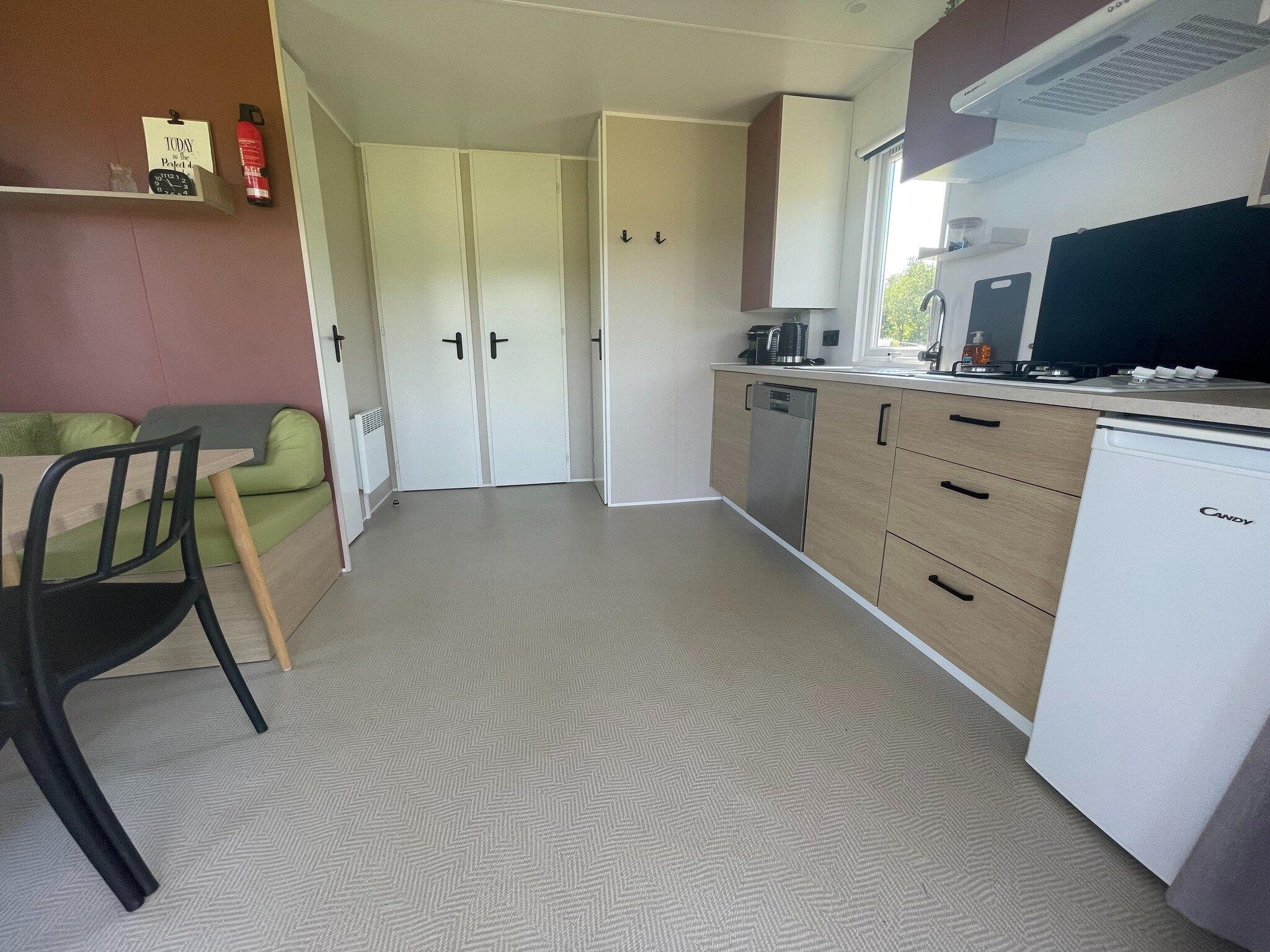 De woonkamer van Elperhof Veldlodge in Schoonloo