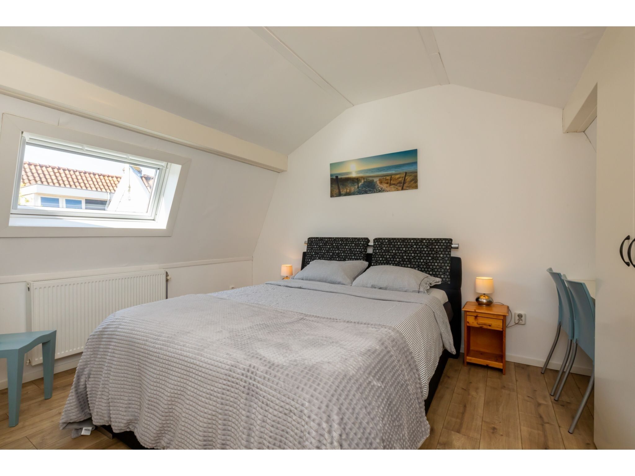 Een slaapkamer van Kanonweistraat 11a in Domburg