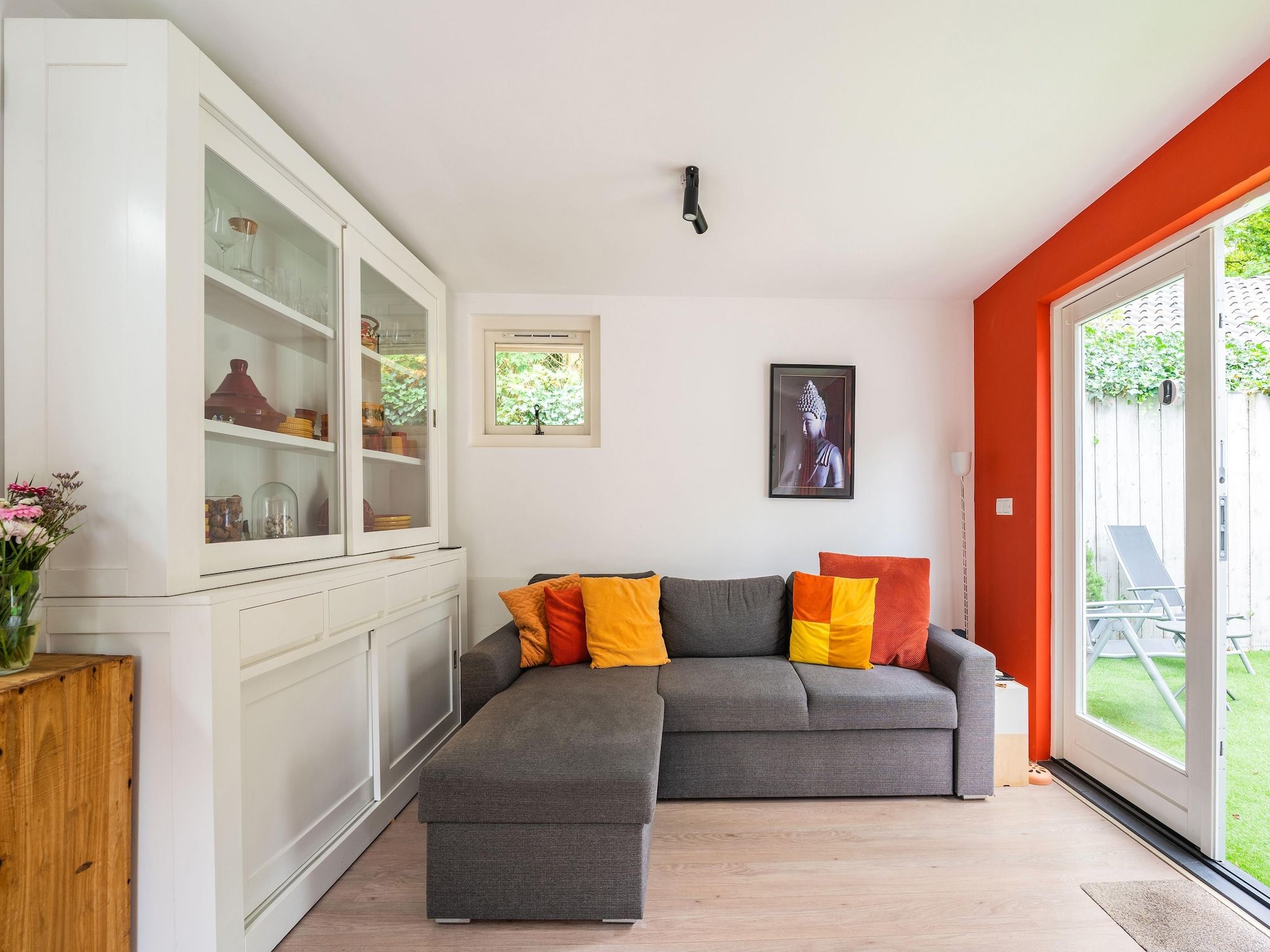 De woonkamer van De Klimroos in Bergen