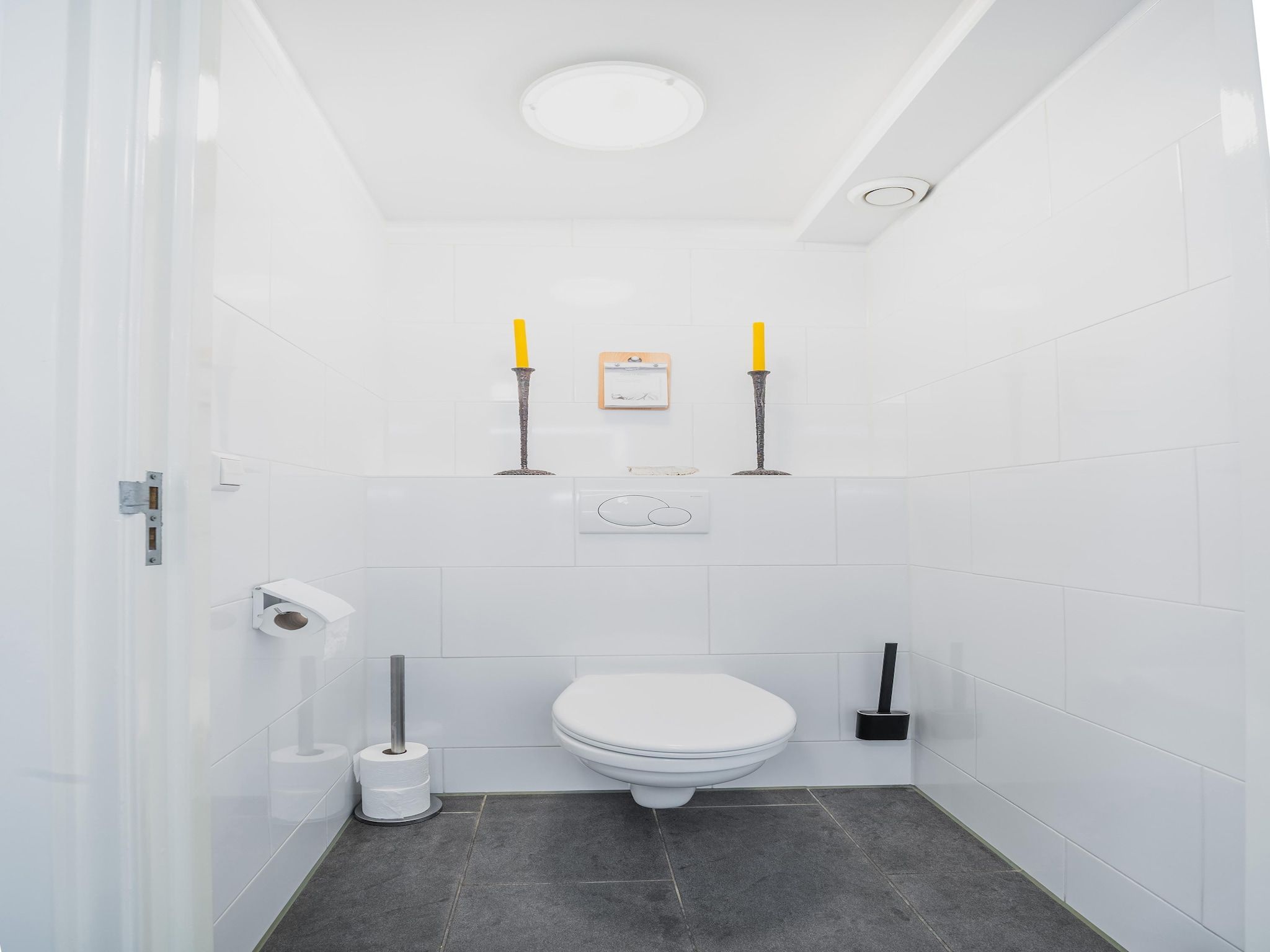 De badkamer van De Klimroos in Bergen