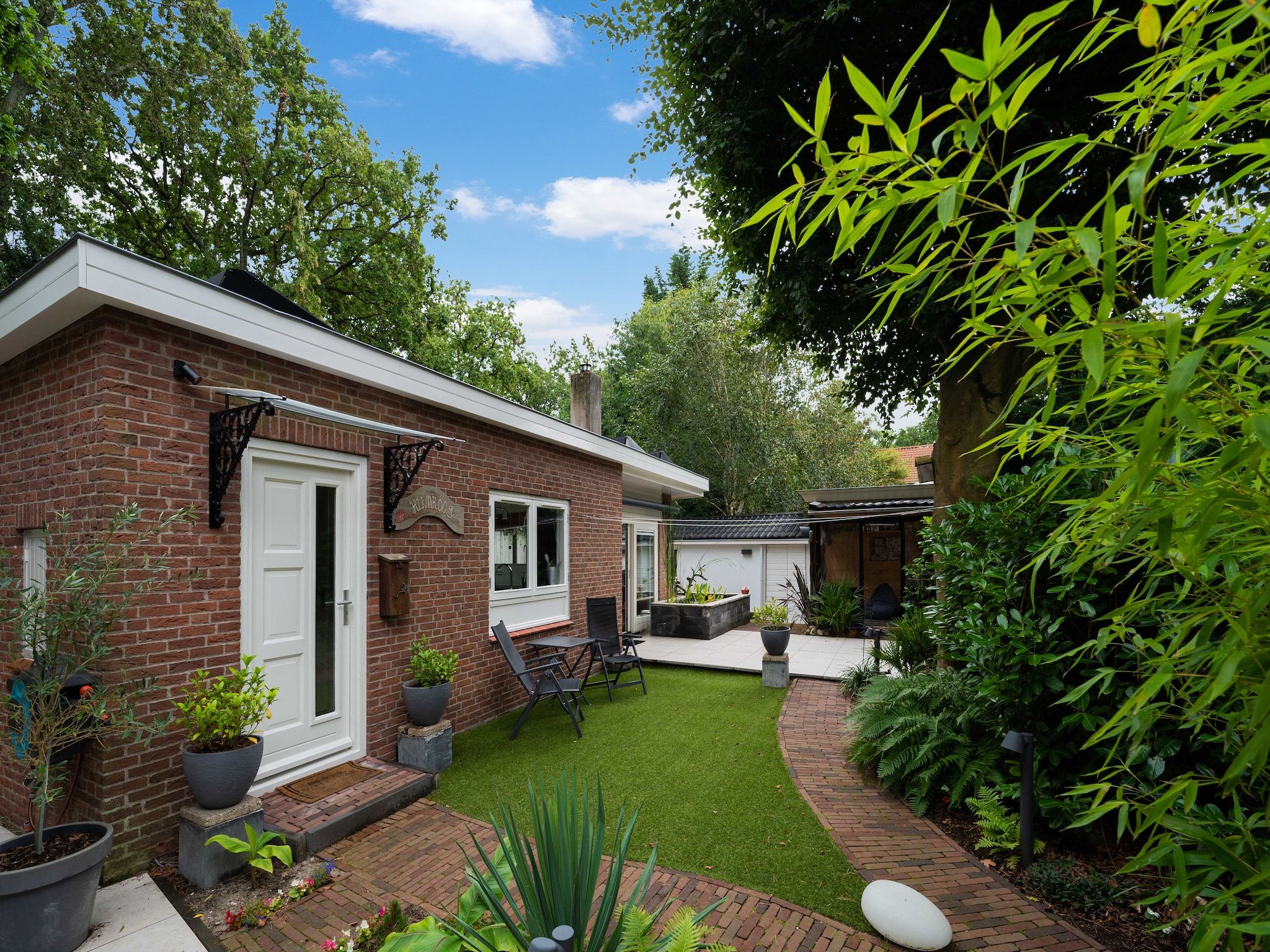 De buitenkant van De Klimroos in Bergen