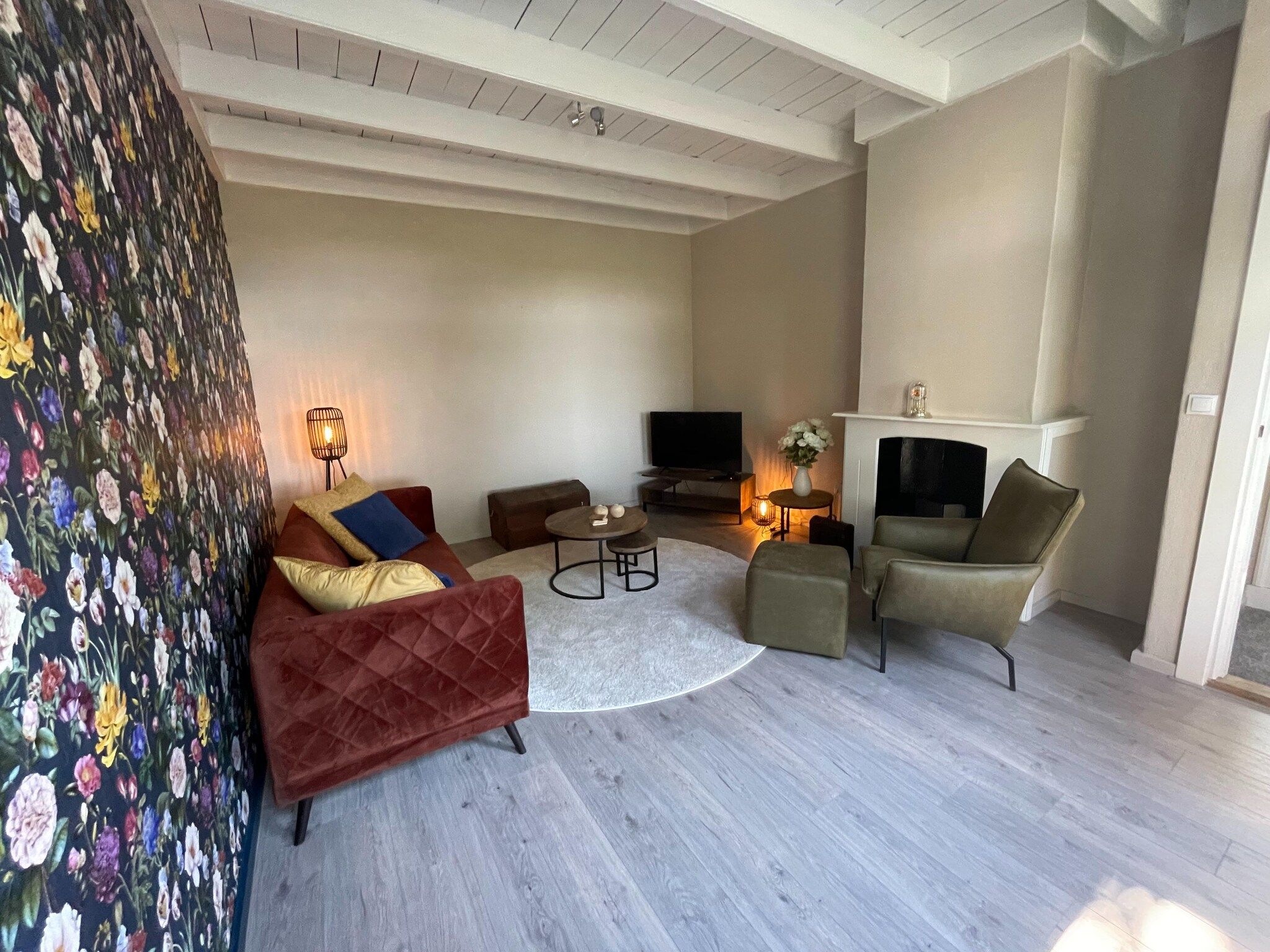 De woonkamer van Elperhof home 16A in Schoonloo