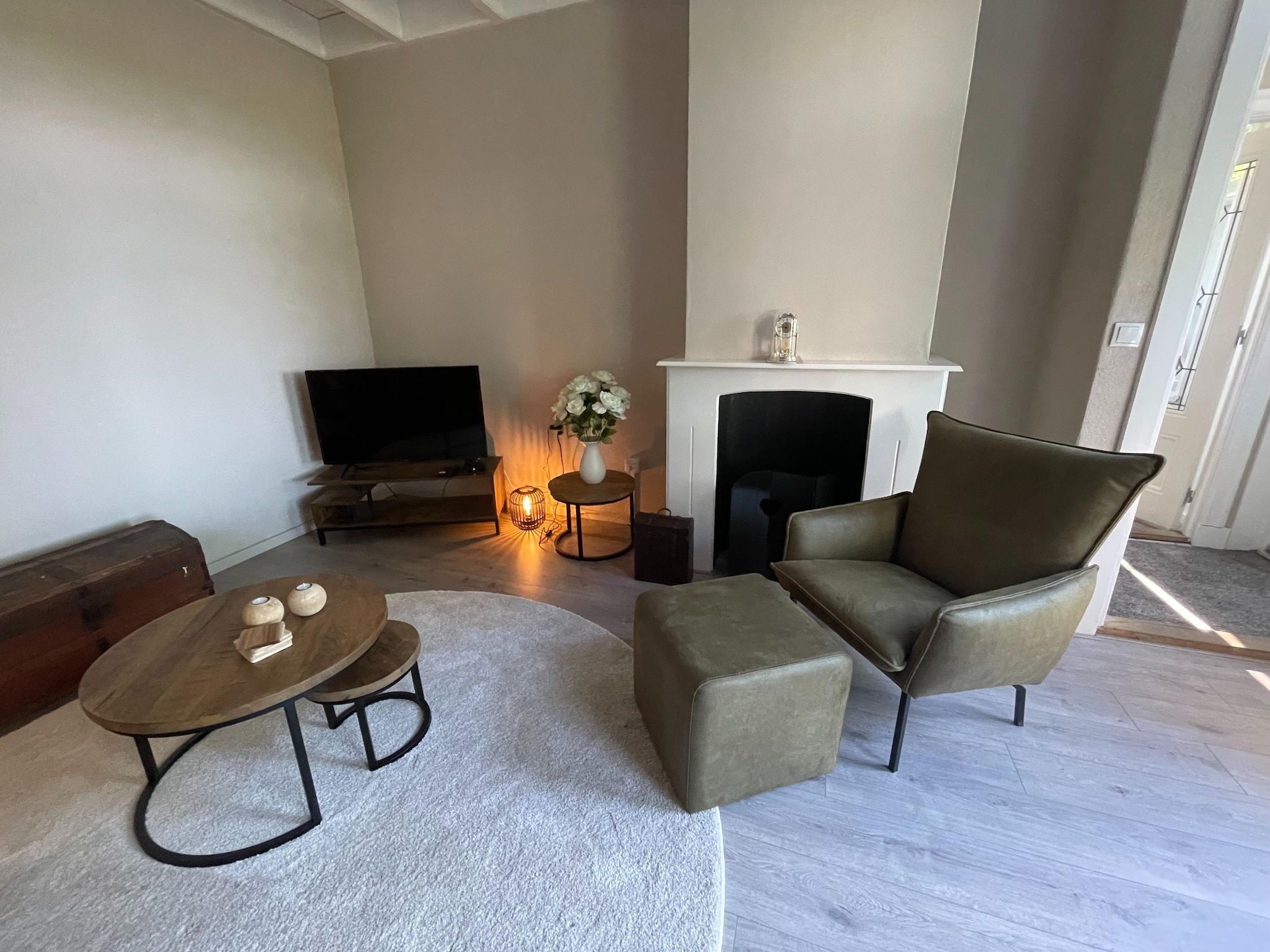 De woonkamer van Elperhof home 16A in Schoonloo