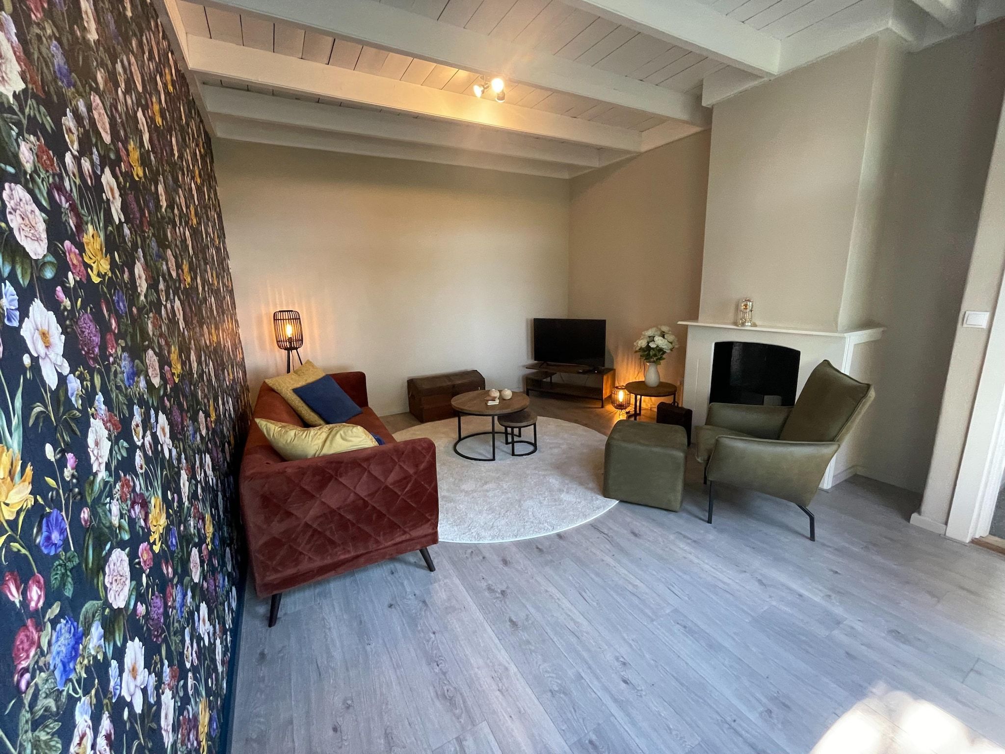 De woonkamer van Elperhof home 16A in Schoonloo