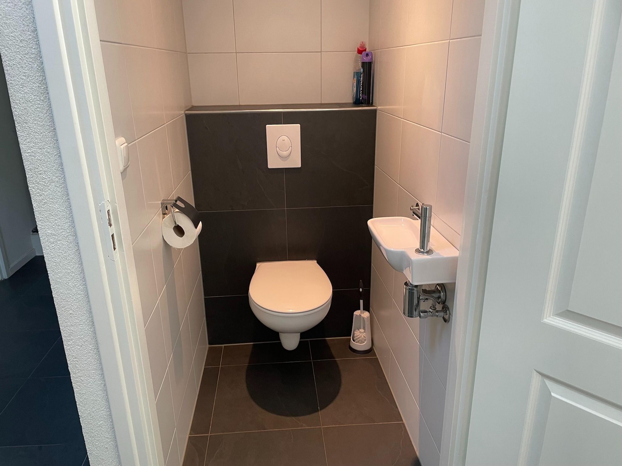 De badkamer van Elperhof home 16A in Schoonloo