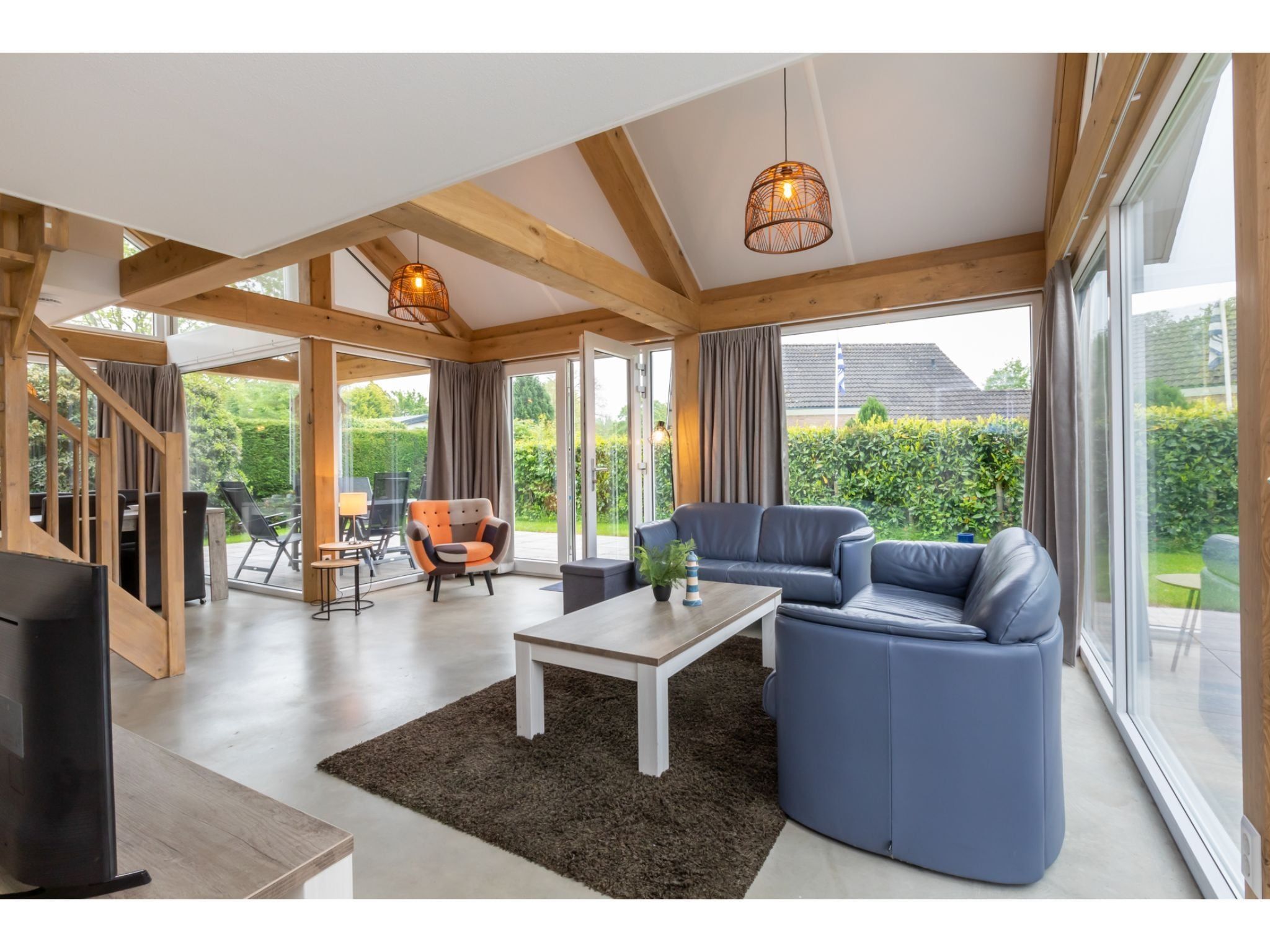 De woonkamer van Kloosterweg 85 in Burgh Haamstede