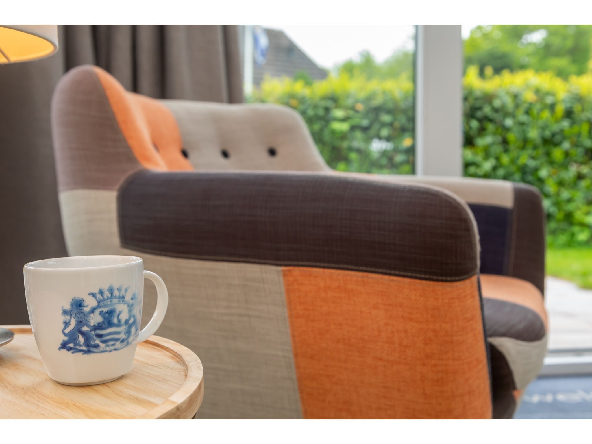 De woonkamer van Kloosterweg 85 in Burgh Haamstede