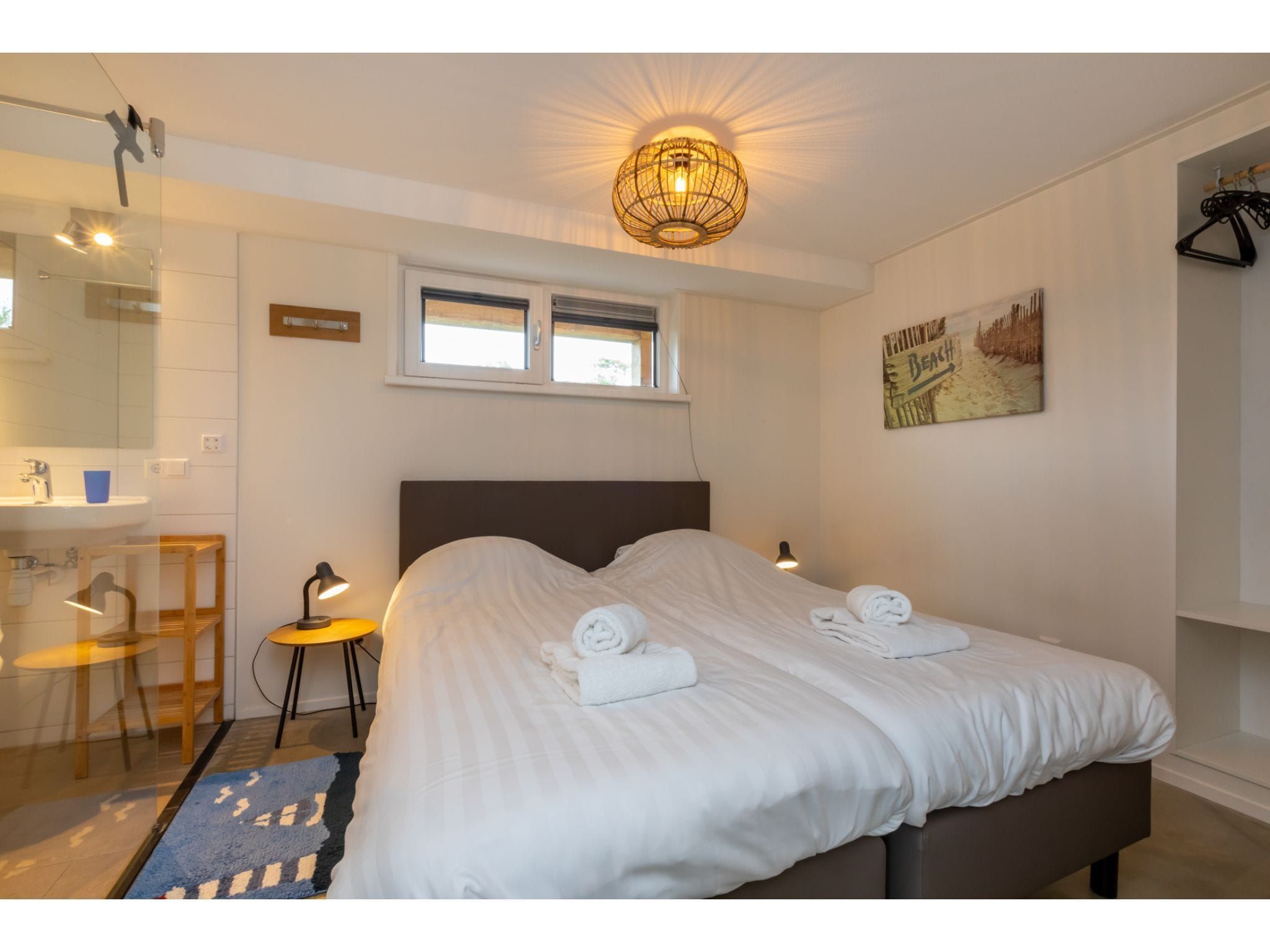 Een slaapkamer van Kloosterweg 85 in Burgh Haamstede