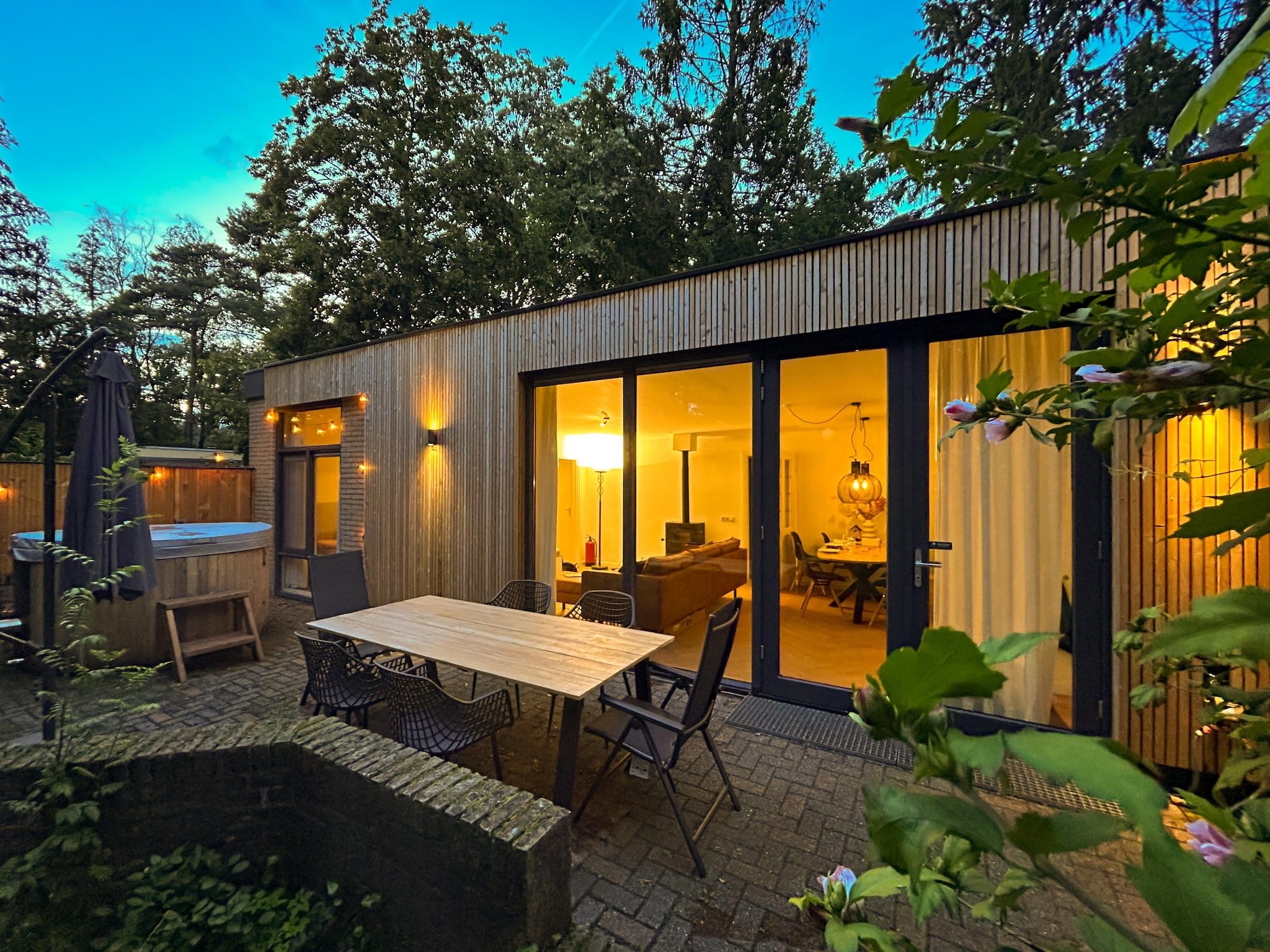 Het terras van Duo Suite wellness in Zelhem
