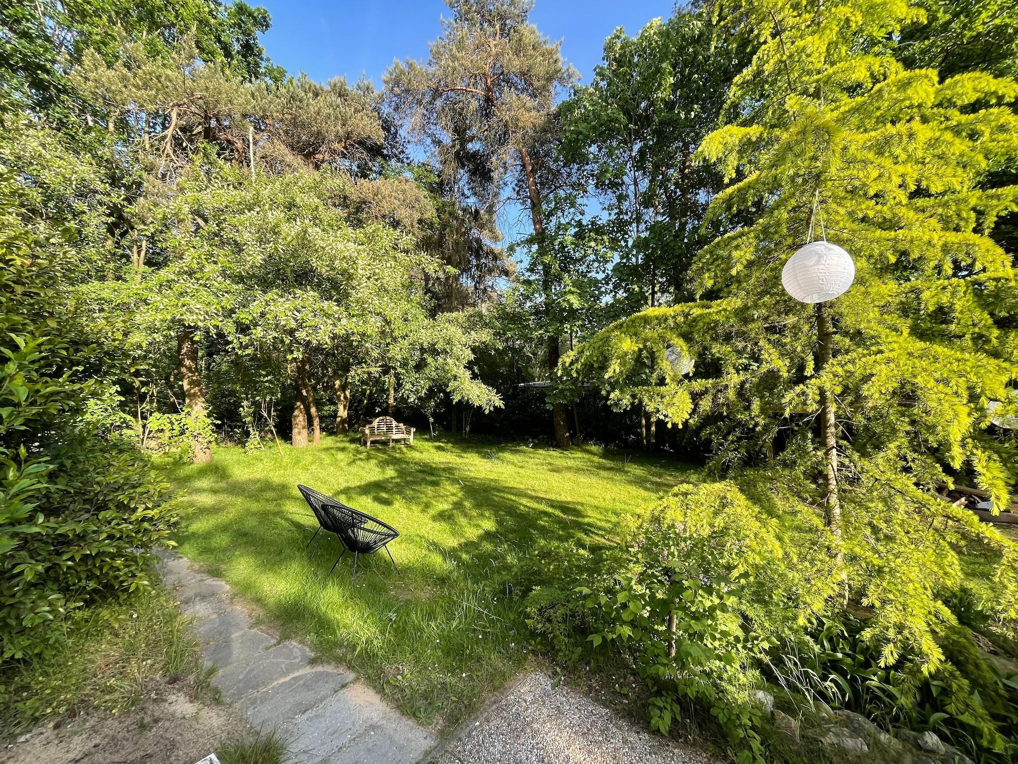 De tuin van Duo Suite wellness in Zelhem