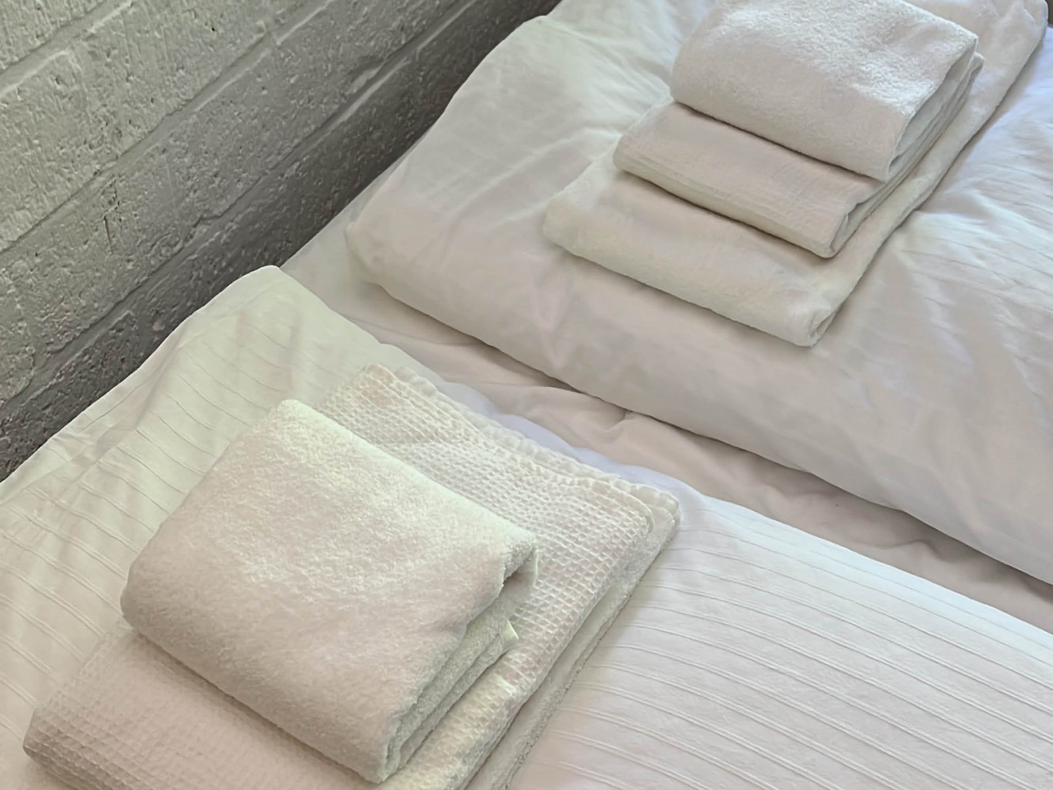 Een slaapkamer van Dutch Cabin Houses 24 in Rheezerveen