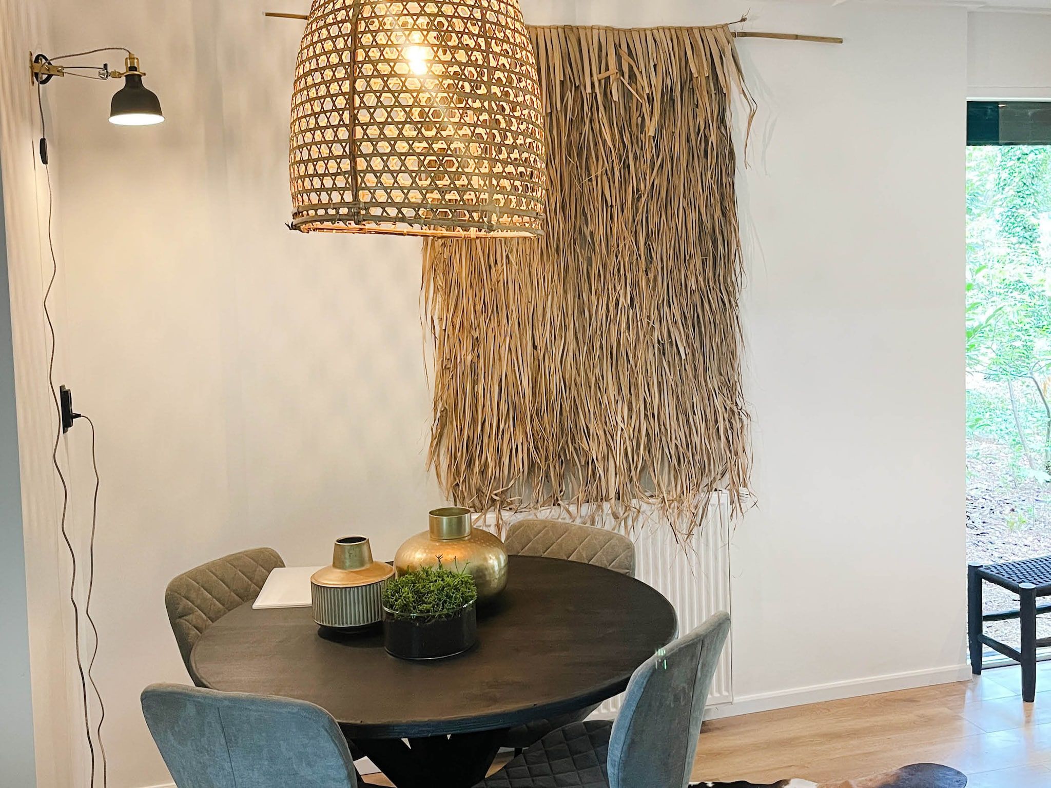 De woonkamer van Dutch Cabin Houses 24 in Rheezerveen