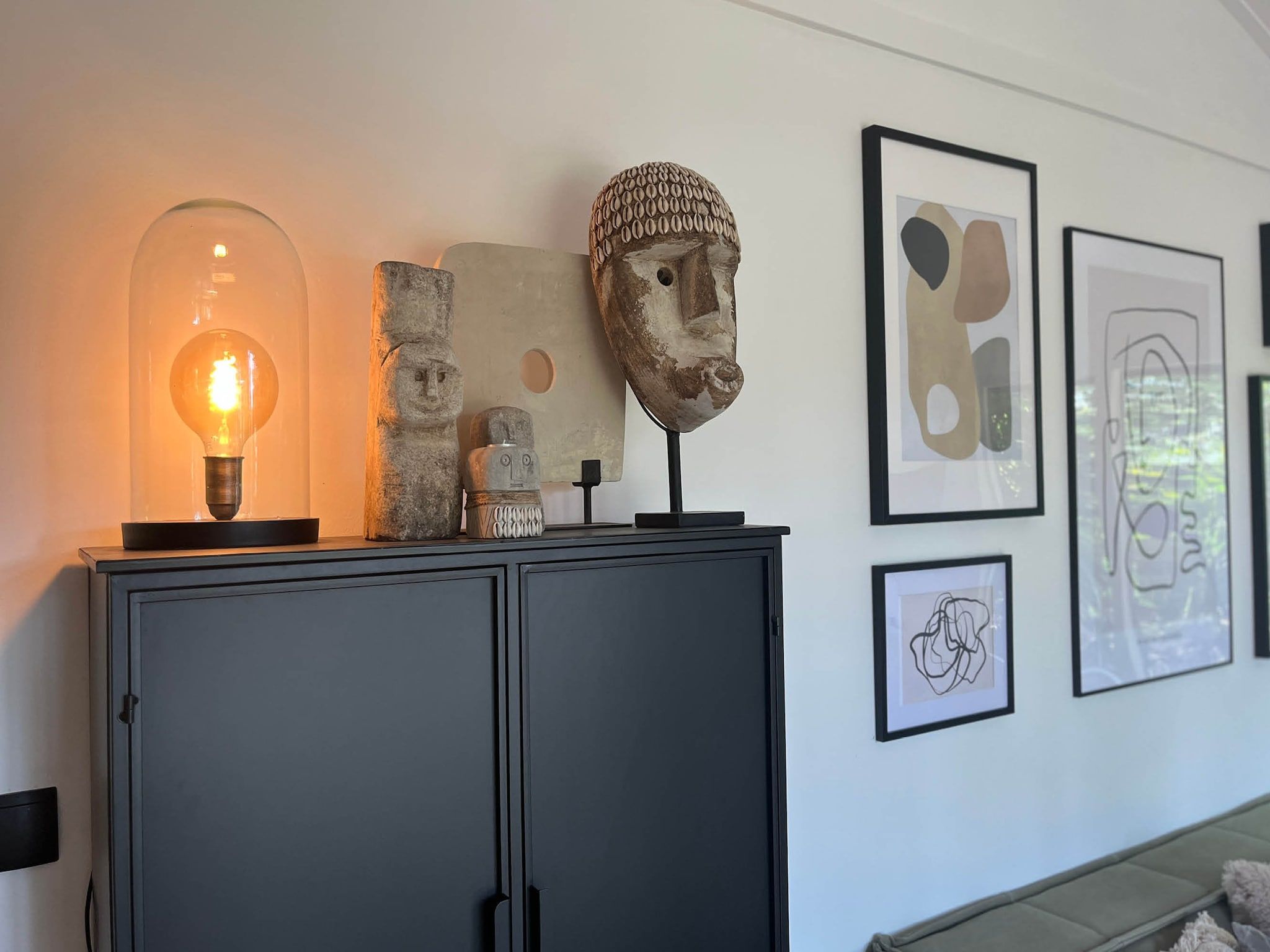 De woonkamer van Dutch Cabin Houses 24 in Rheezerveen