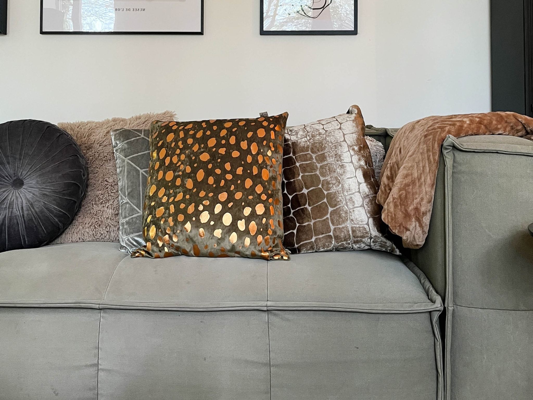 De woonkamer van Dutch Cabin Houses 24 in Rheezerveen