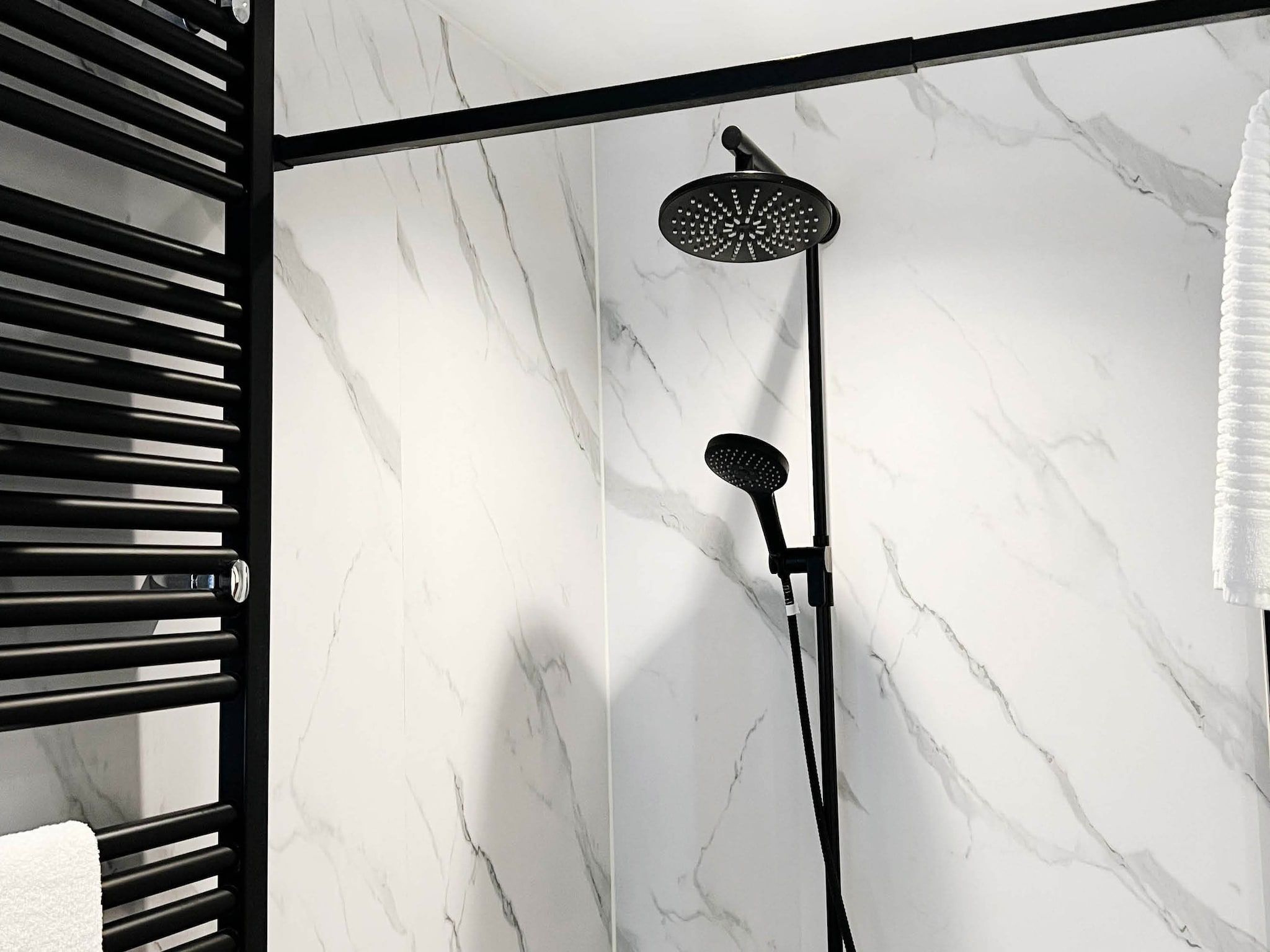 De badkamer van Dutch Cabin Houses 45 in Rheezerveen