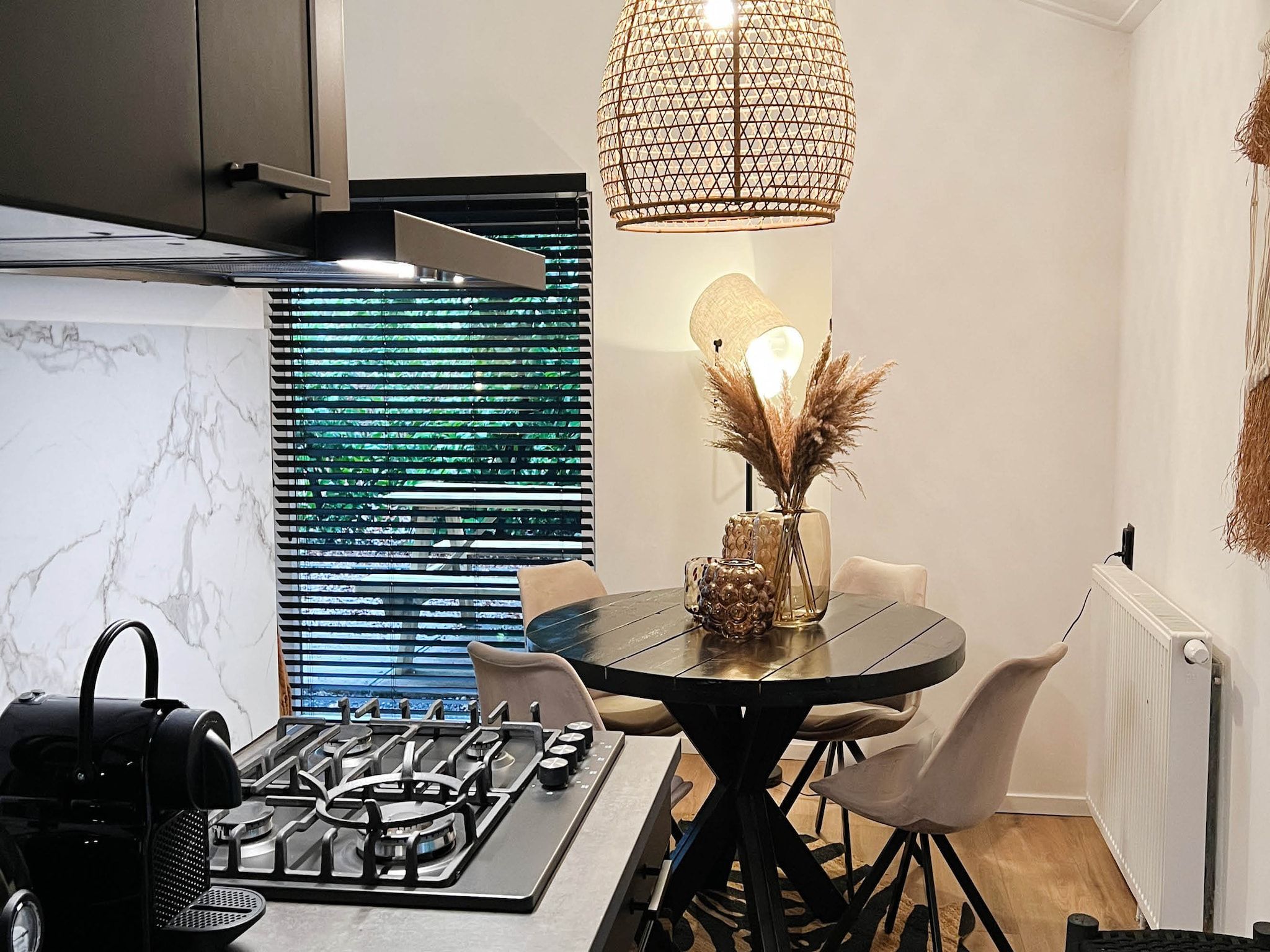 De keuken van Dutch Cabin Houses 45 in Rheezerveen